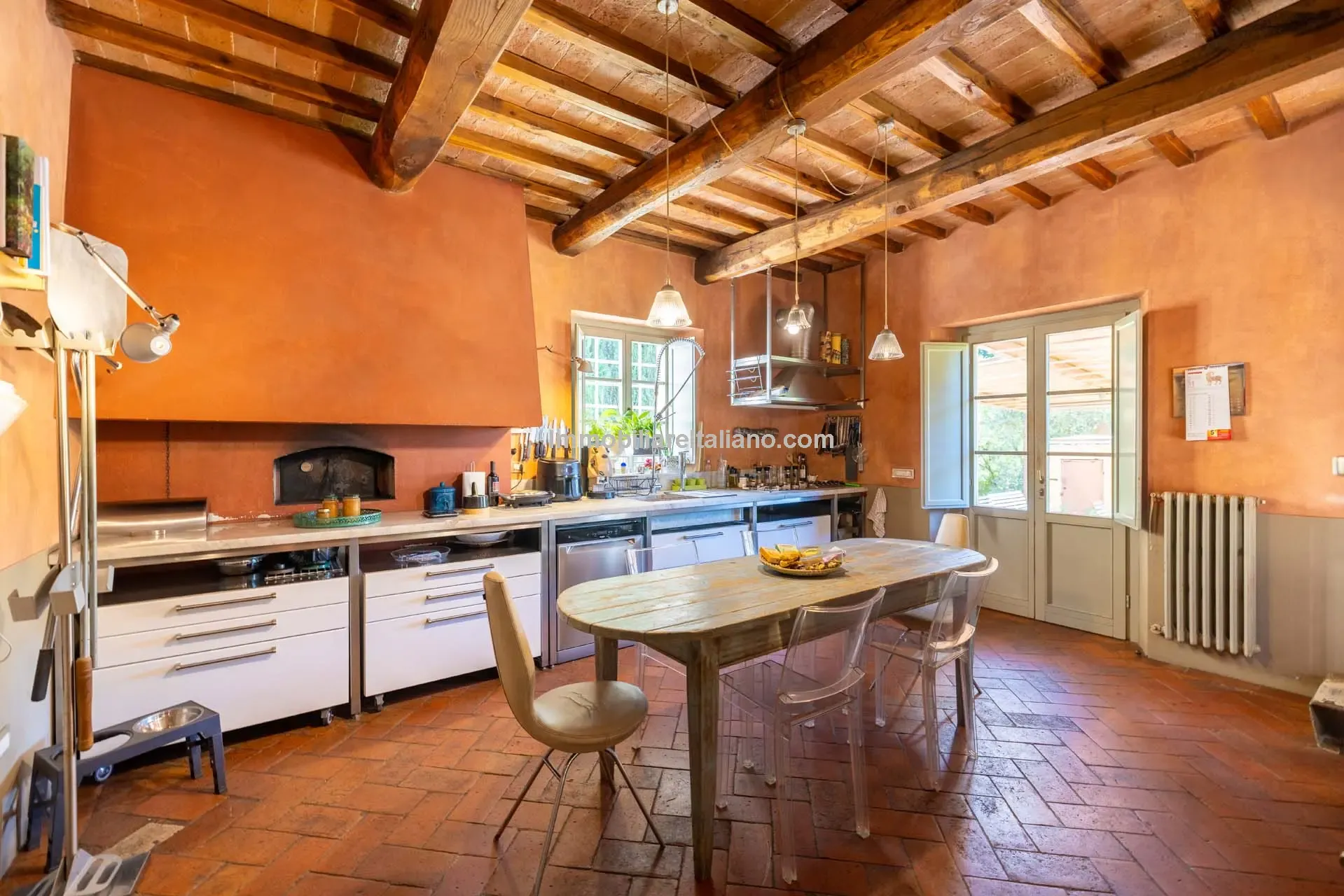 Expansive 5-Bedroom Country House with Gardens Near Vinci, Tuscany - View image 23 of 52