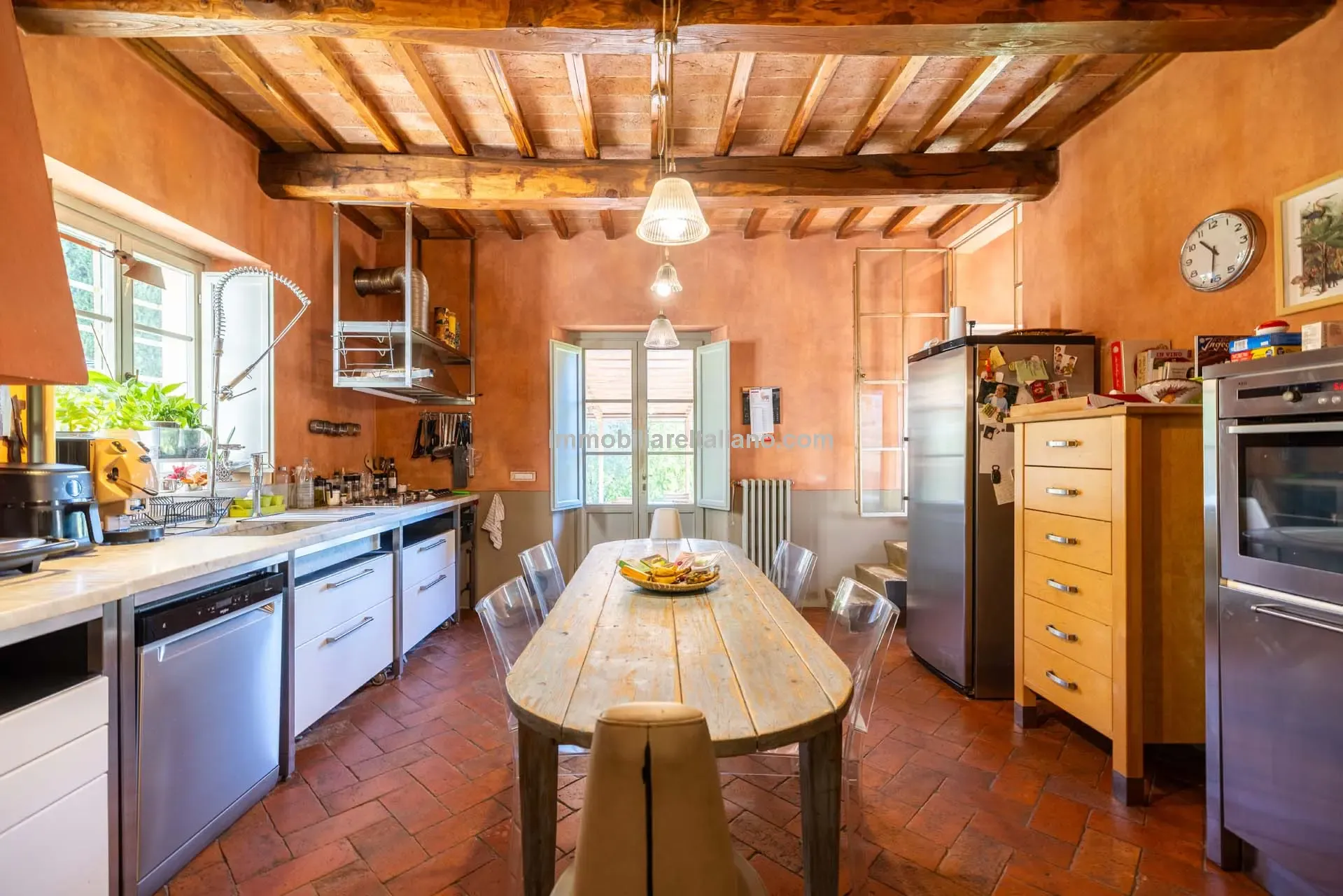 Expansive 5-Bedroom Country House with Gardens Near Vinci, Tuscany - View image 24 of 52