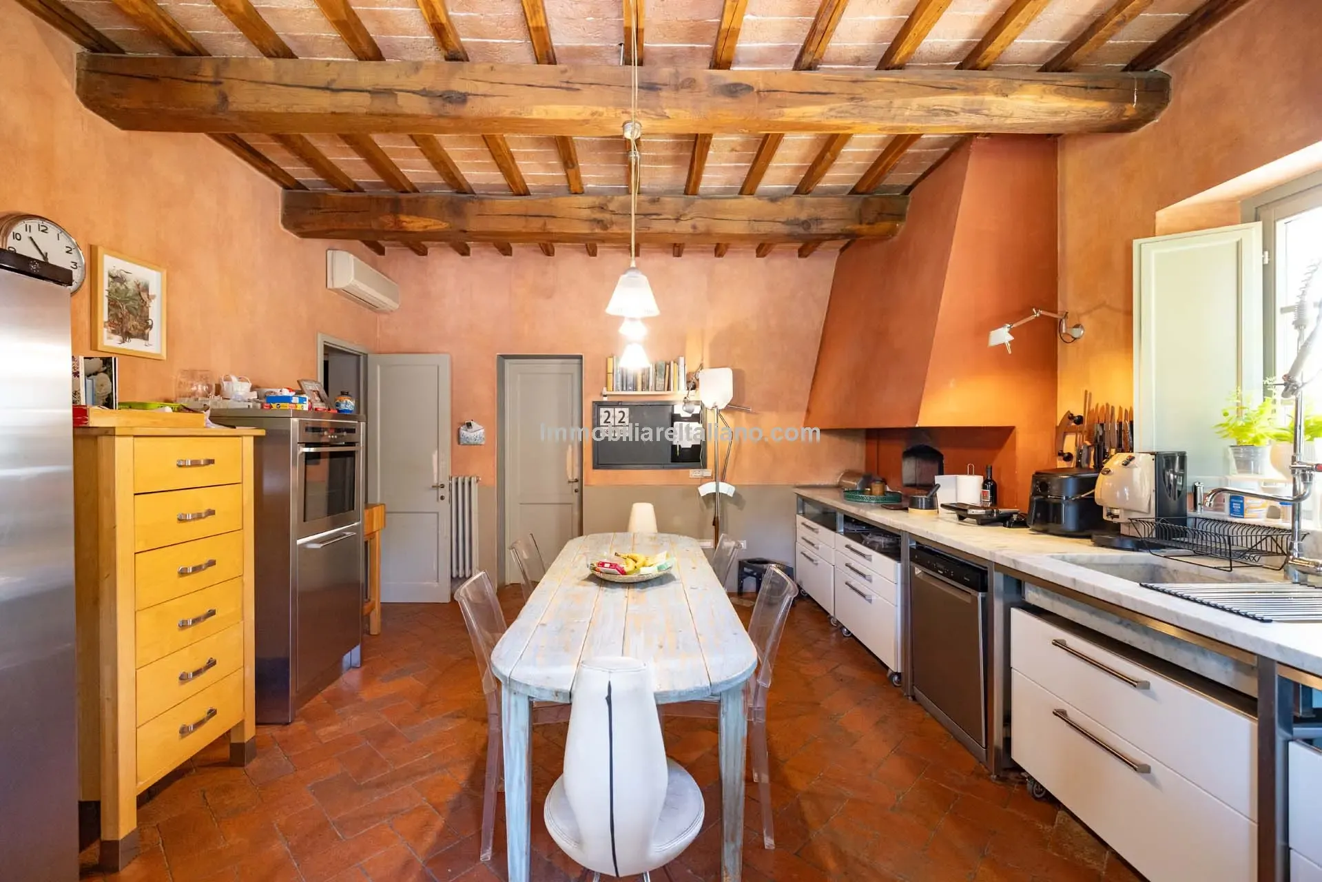 Expansive 5-Bedroom Country House with Gardens Near Vinci, Tuscany - View image 25 of 52