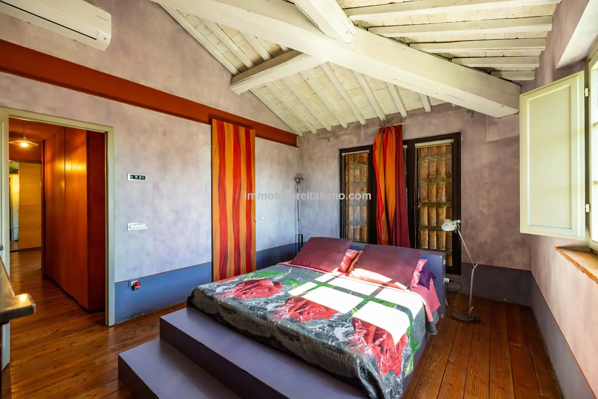 Expansive 5-Bedroom Country House with Gardens Near Vinci, Tuscany - View image 29 of 52