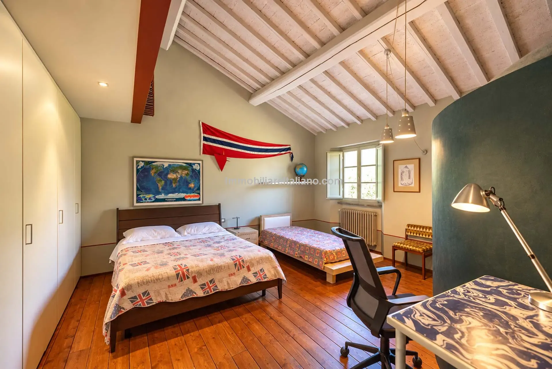 Expansive 5-Bedroom Country House with Gardens Near Vinci, Tuscany - View image 34 of 52