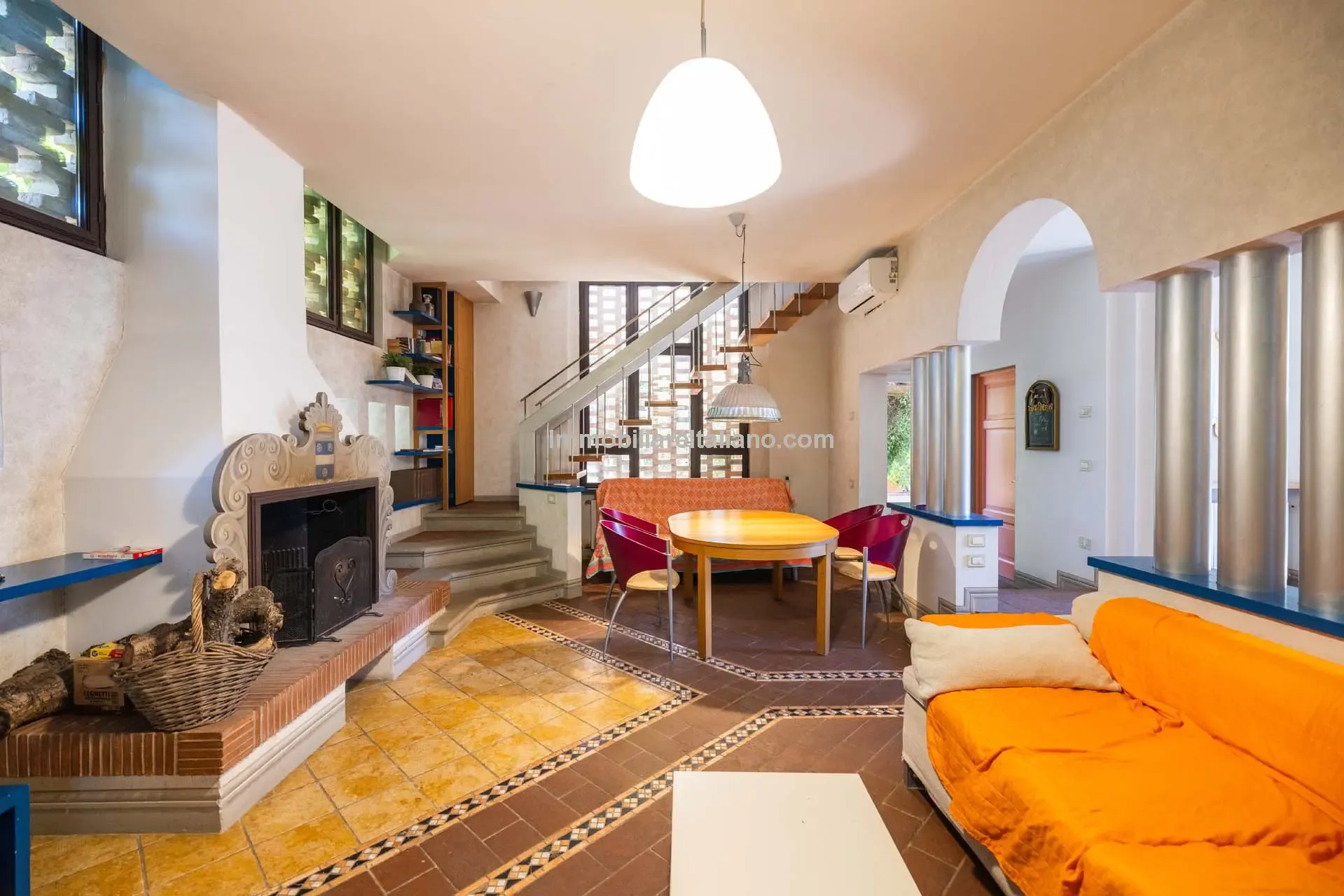 Expansive 5-Bedroom Country House with Gardens Near Vinci, Tuscany - View image 41 of 52