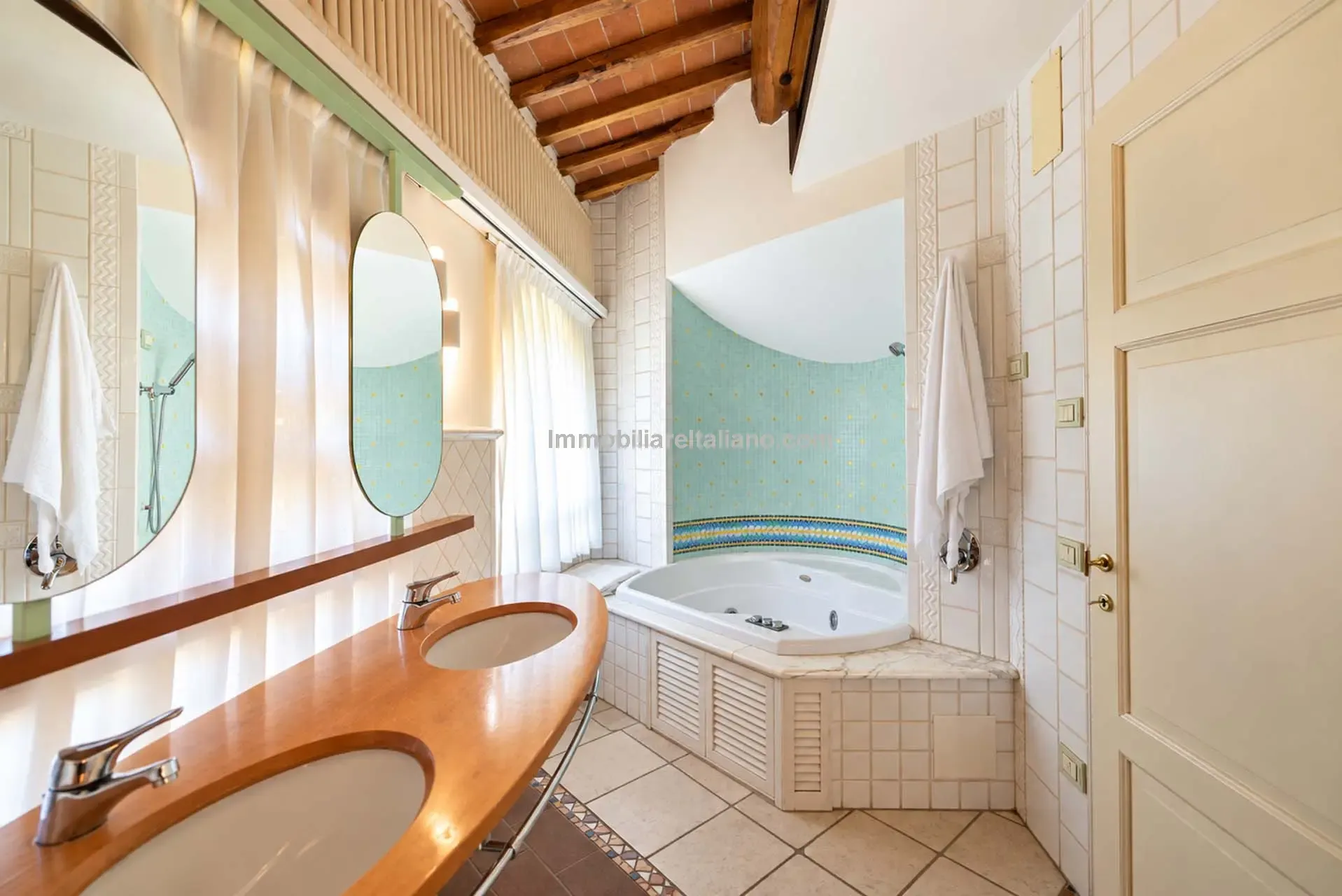Expansive 5-Bedroom Country House with Gardens Near Vinci, Tuscany - View image 46 of 52