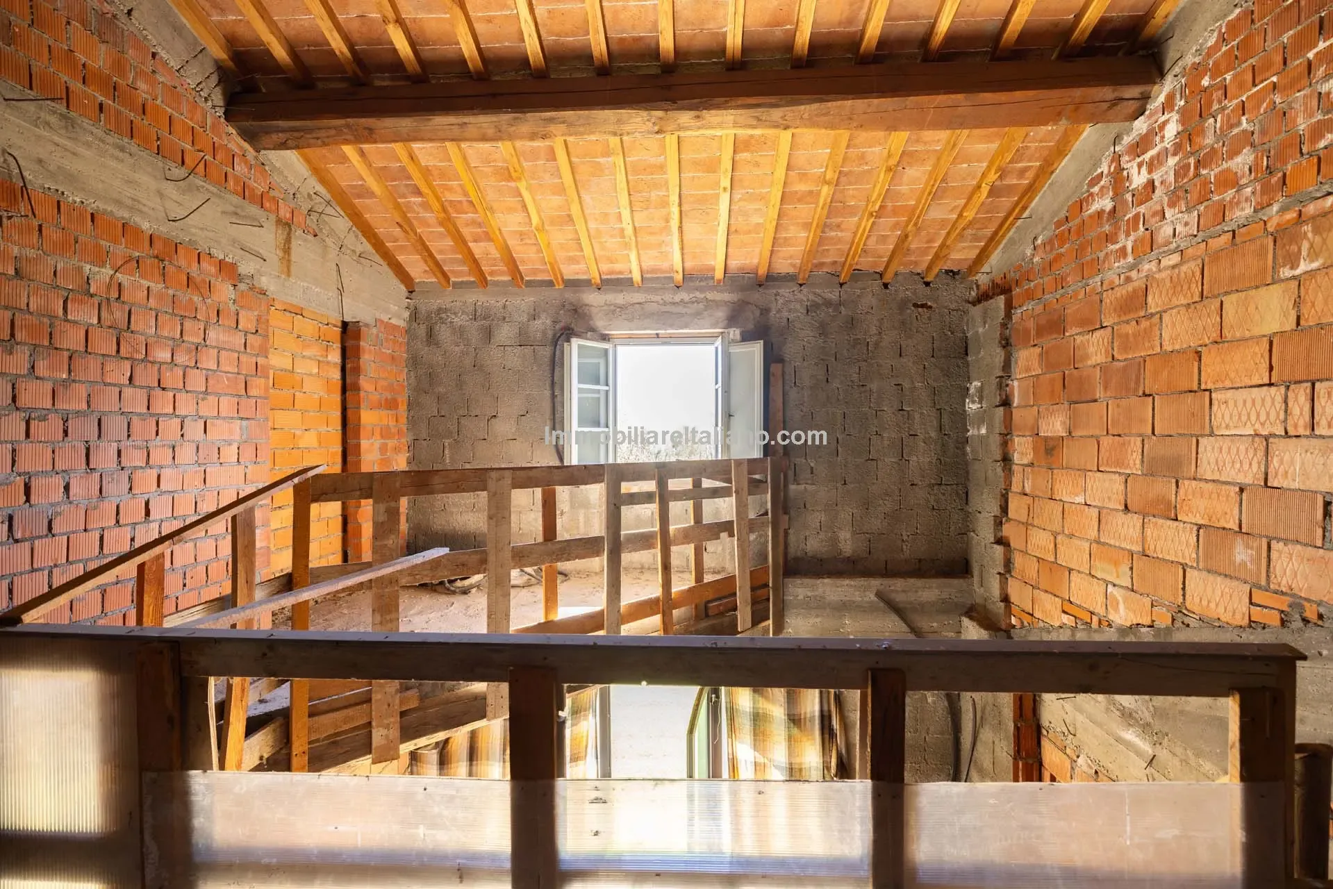Expansive 5-Bedroom Country House with Gardens Near Vinci, Tuscany - View image 50 of 52