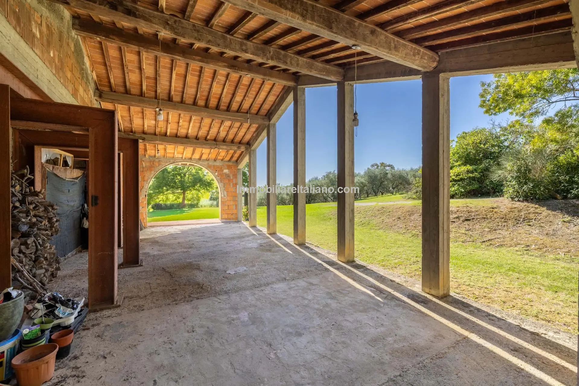 Expansive 5-Bedroom Country House with Gardens Near Vinci, Tuscany - View image 52 of 52