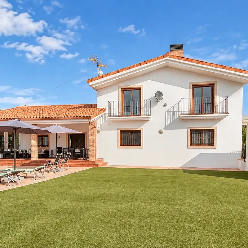Spacious 5-Bedroom House with Pool and Terrace in Albatera, Alicante