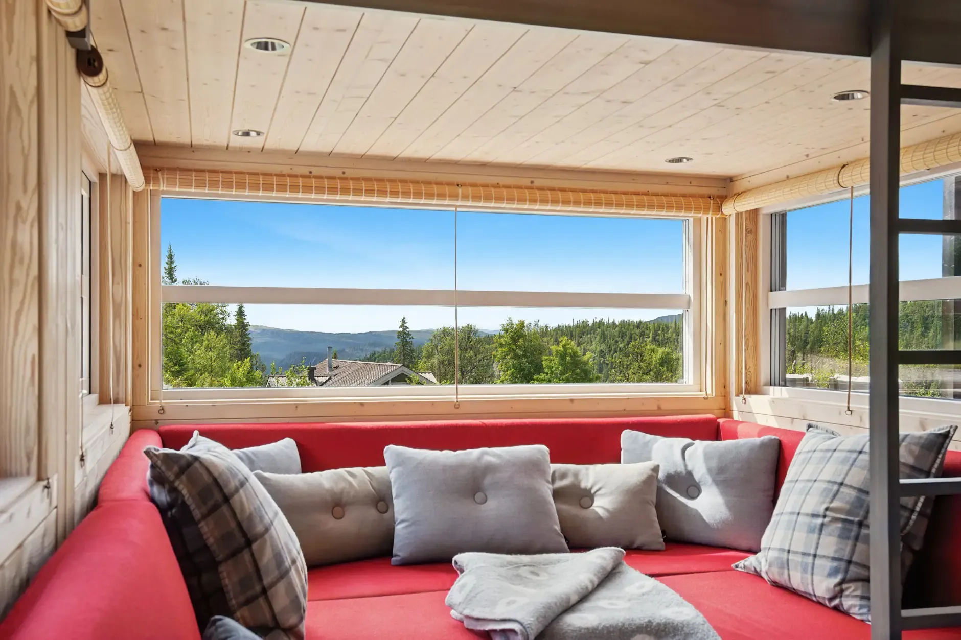 Contemporary 3-Bedroom Country House with Expansive Garden in Eggedal, Norway - Image 5