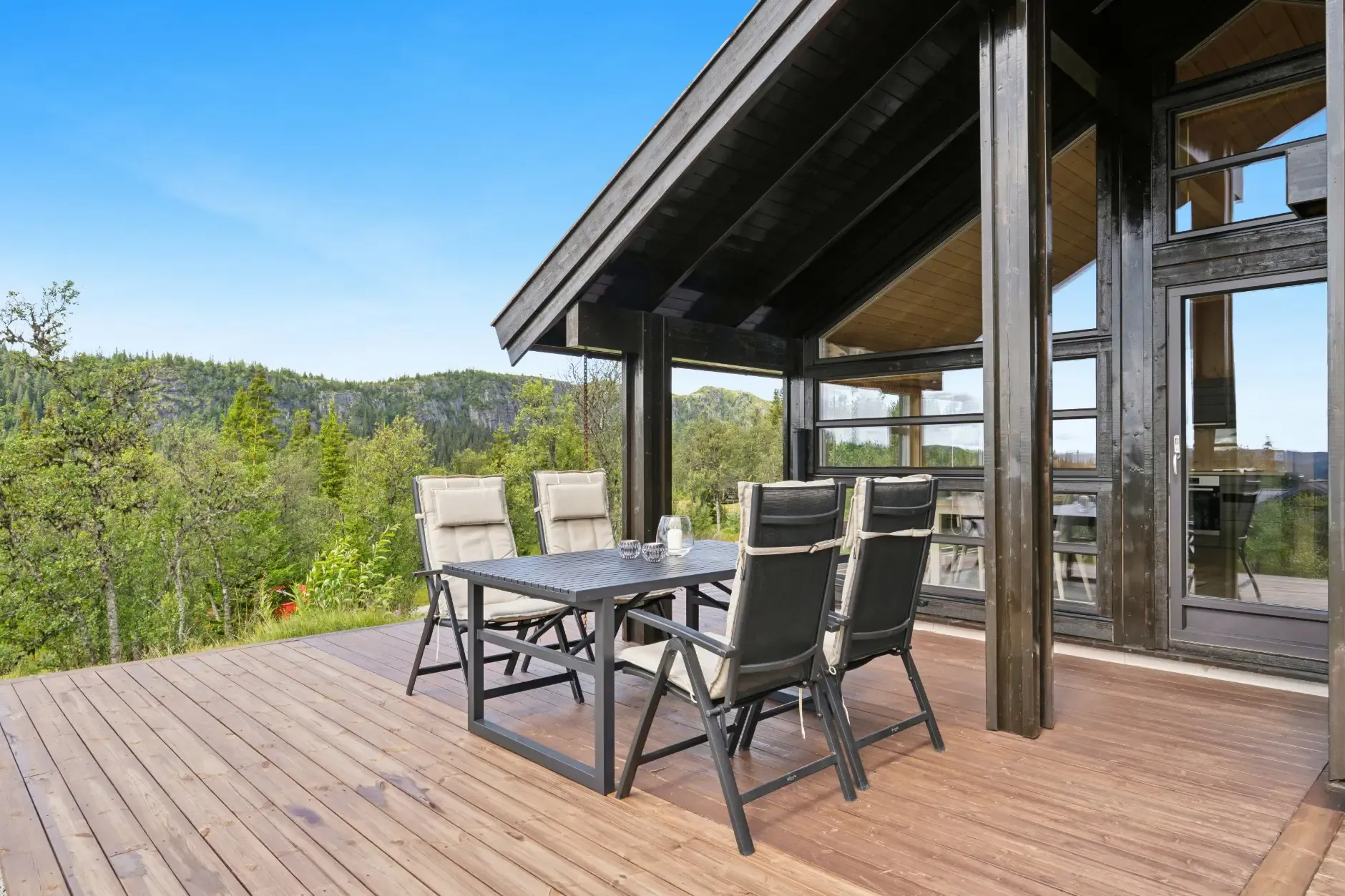 Contemporary 3-Bedroom Country House with Expansive Garden in Eggedal, Norway - View image 8 of 34