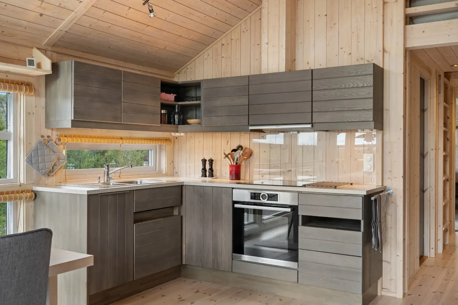 Contemporary 3-Bedroom Country House with Expansive Garden in Eggedal, Norway - View image 13 of 34