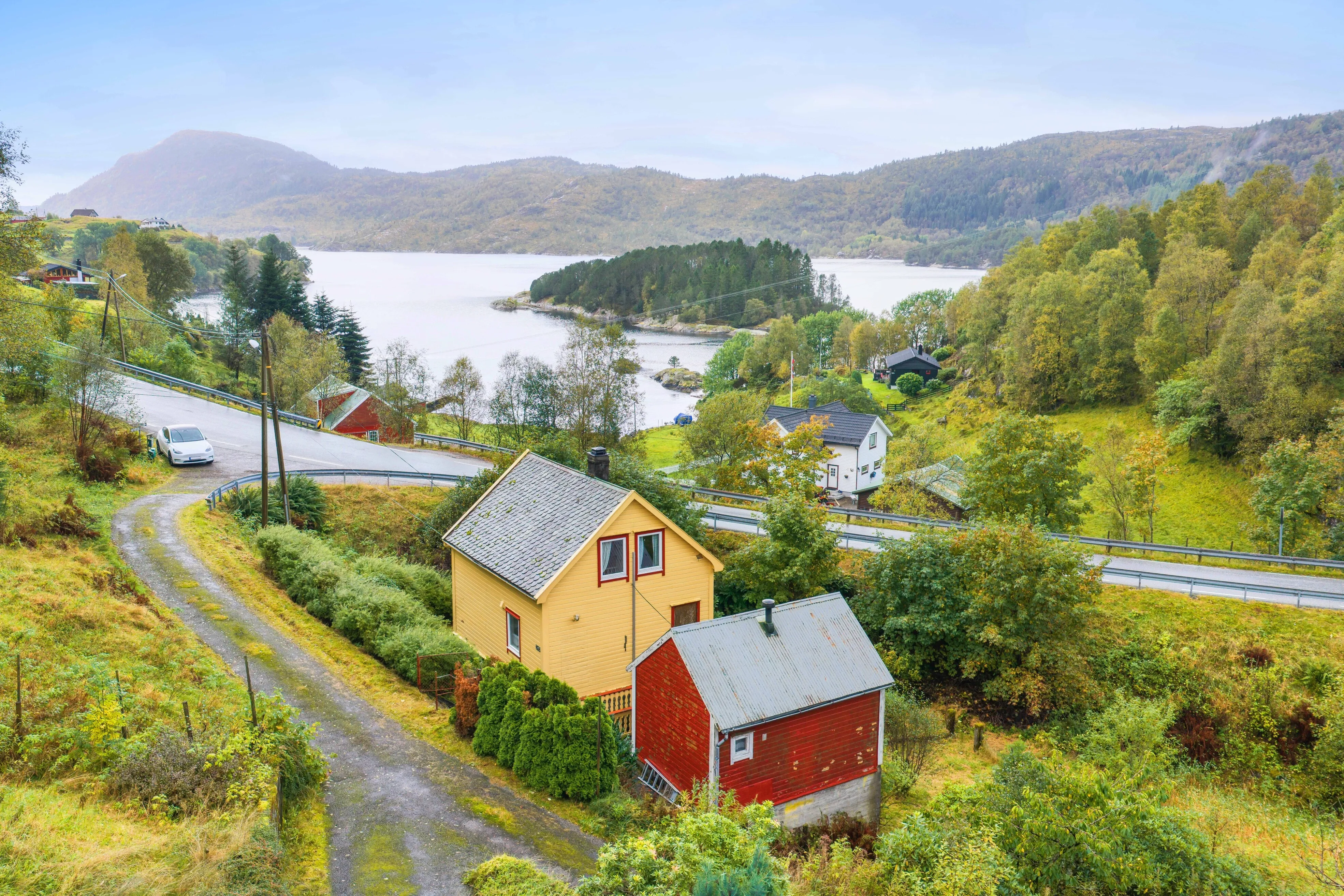 1936 Cabin in Dalsøyra with Restoration Potential and Wood Heating - Image 1