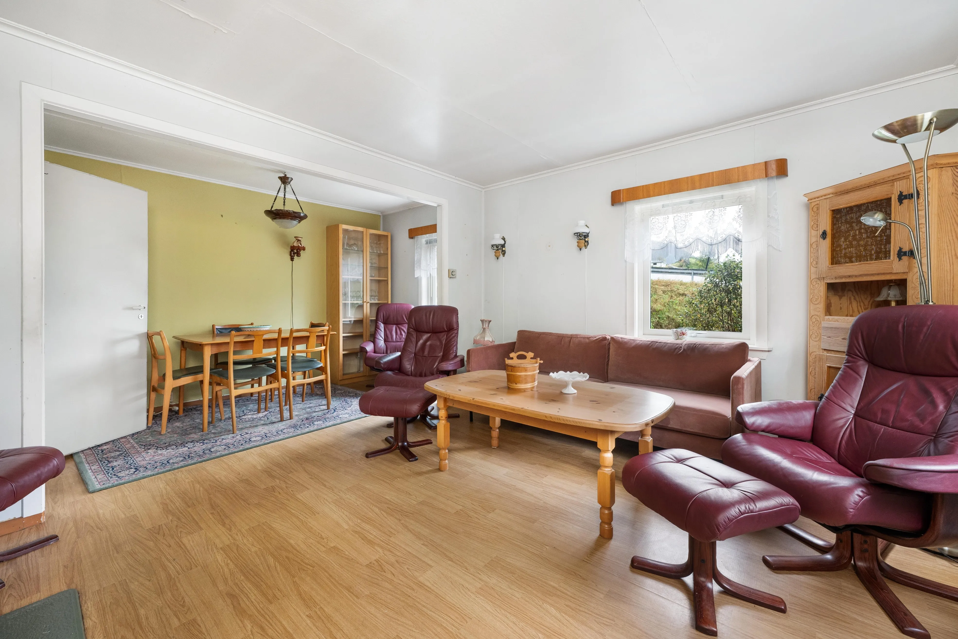 1936 Cabin in Dalsøyra with Restoration Potential and Wood Heating - View image 10 of 38