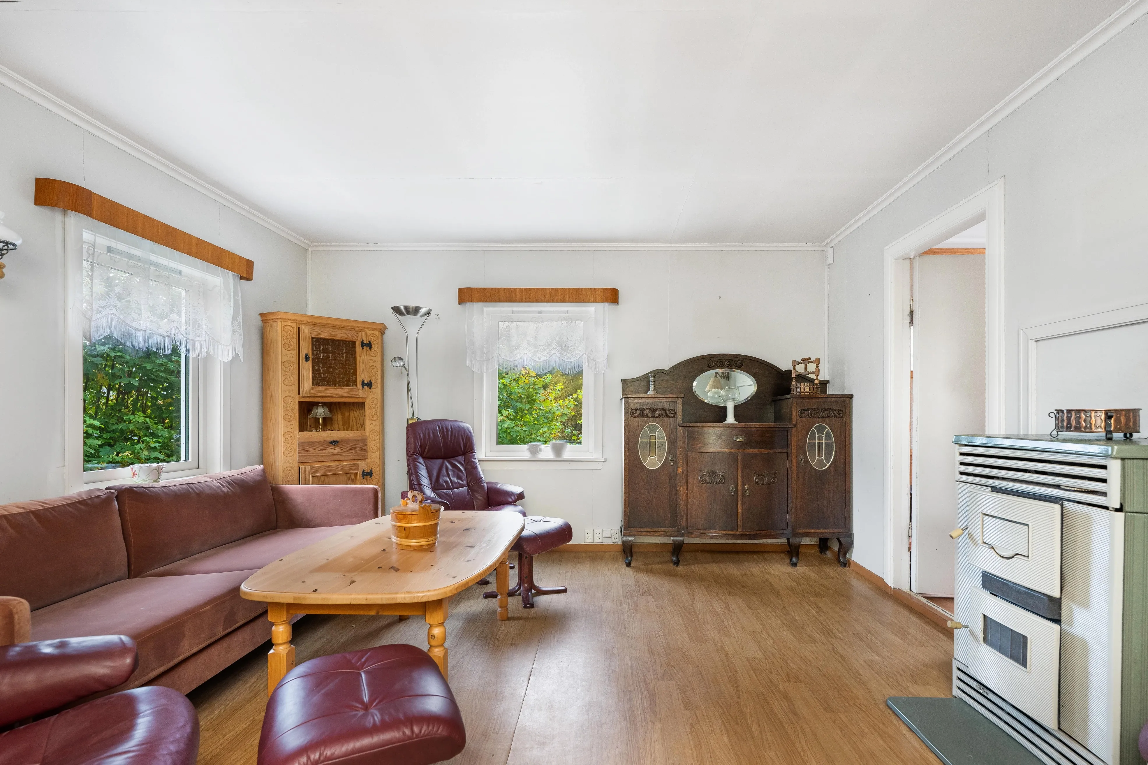 1936 Cabin in Dalsøyra with Restoration Potential and Wood Heating - View image 11 of 38
