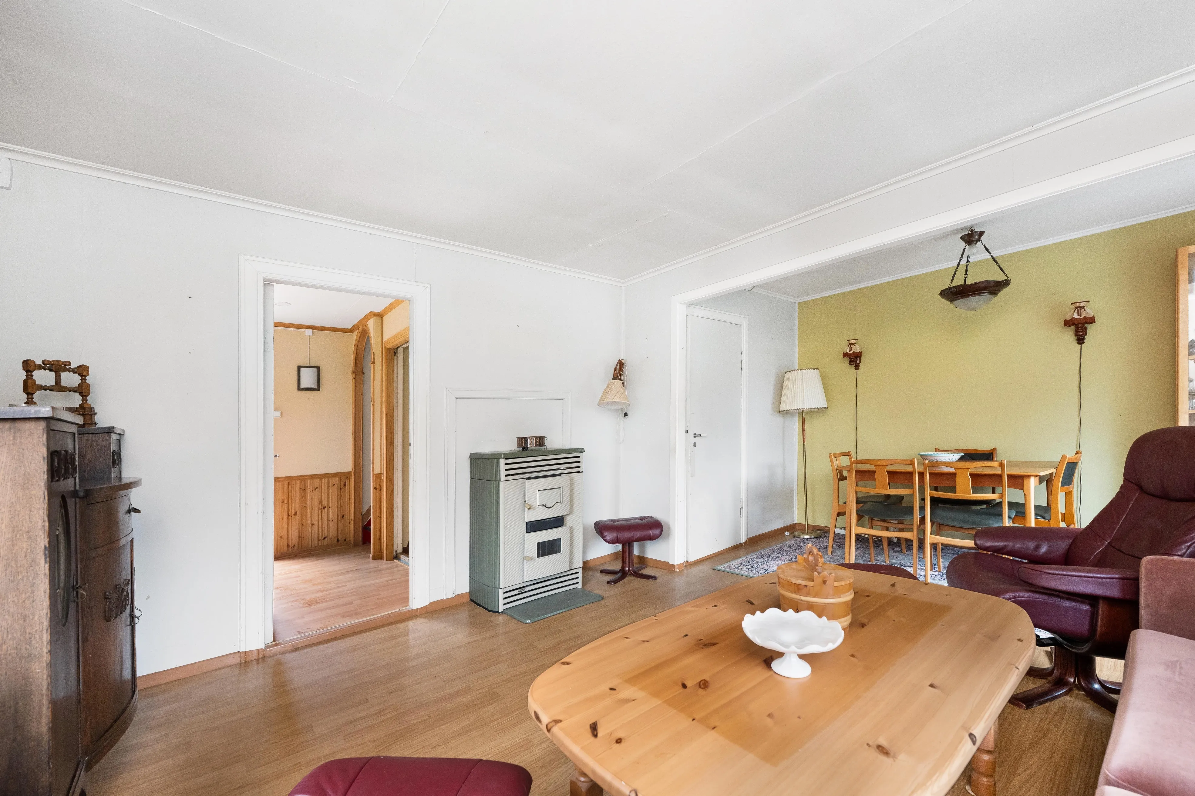 1936 Cabin in Dalsøyra with Restoration Potential and Wood Heating - View image 14 of 38