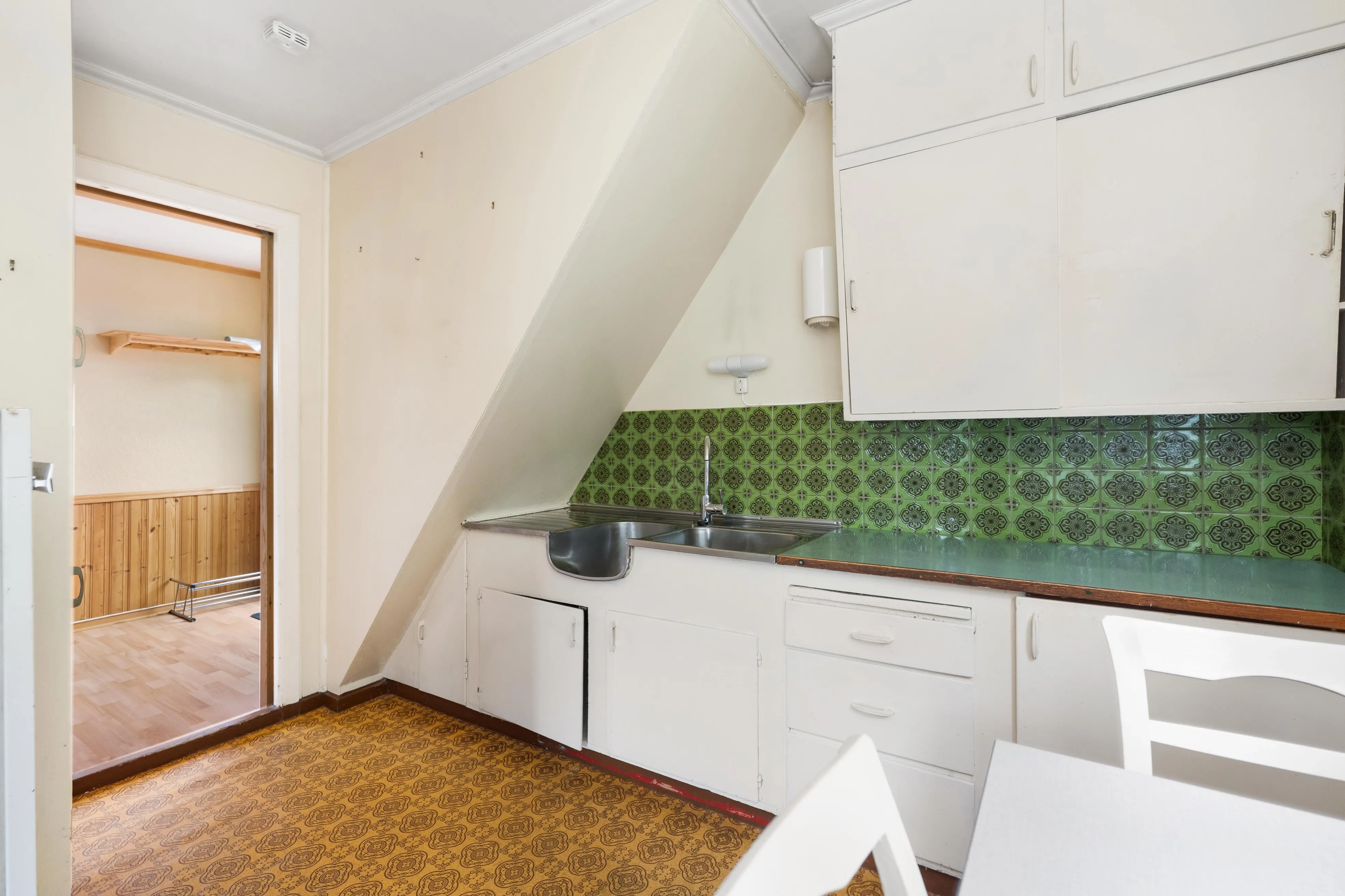 1936 Cabin in Dalsøyra with Restoration Potential and Wood Heating - View image 17 of 38