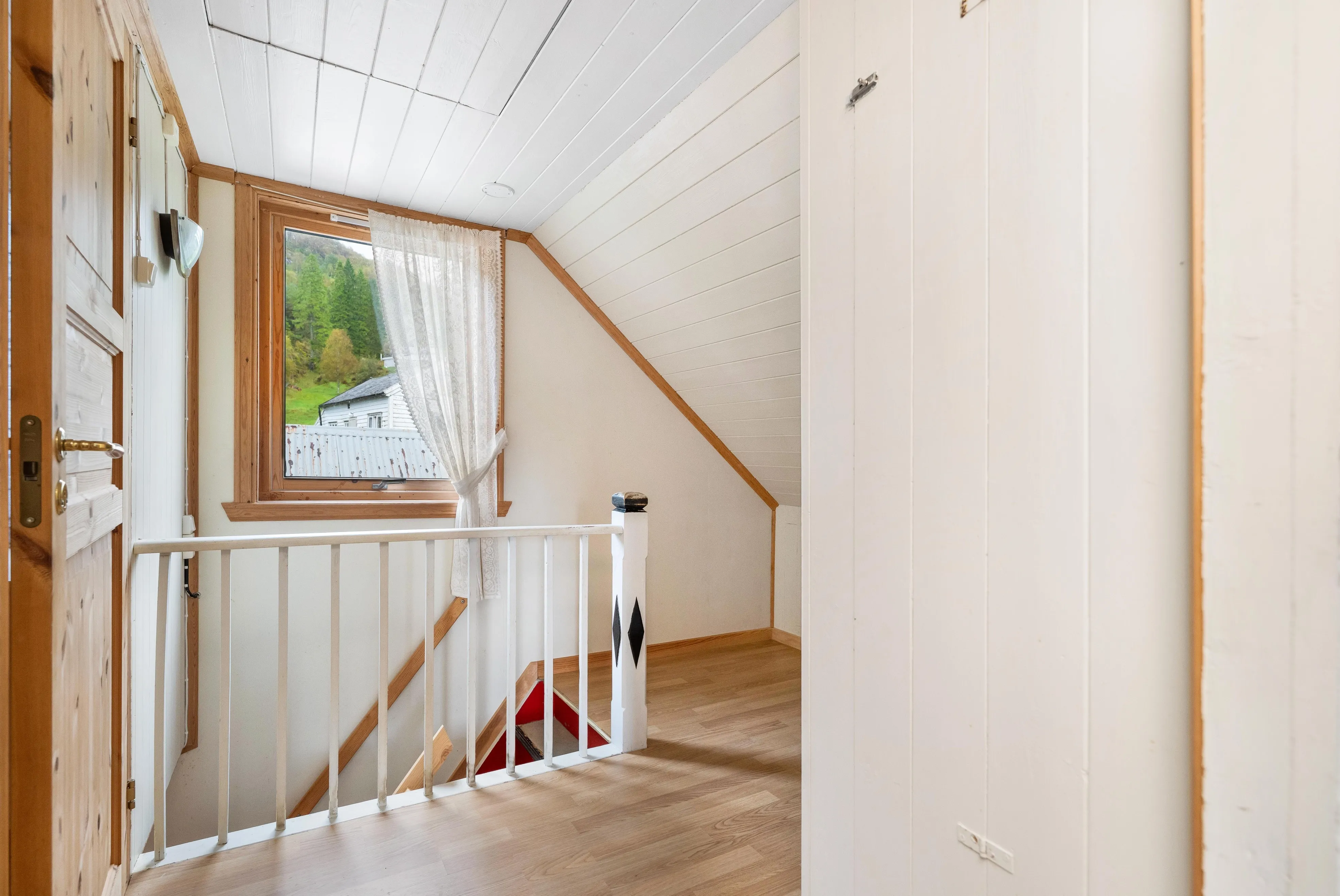 1936 Cabin in Dalsøyra with Restoration Potential and Wood Heating - View image 19 of 38