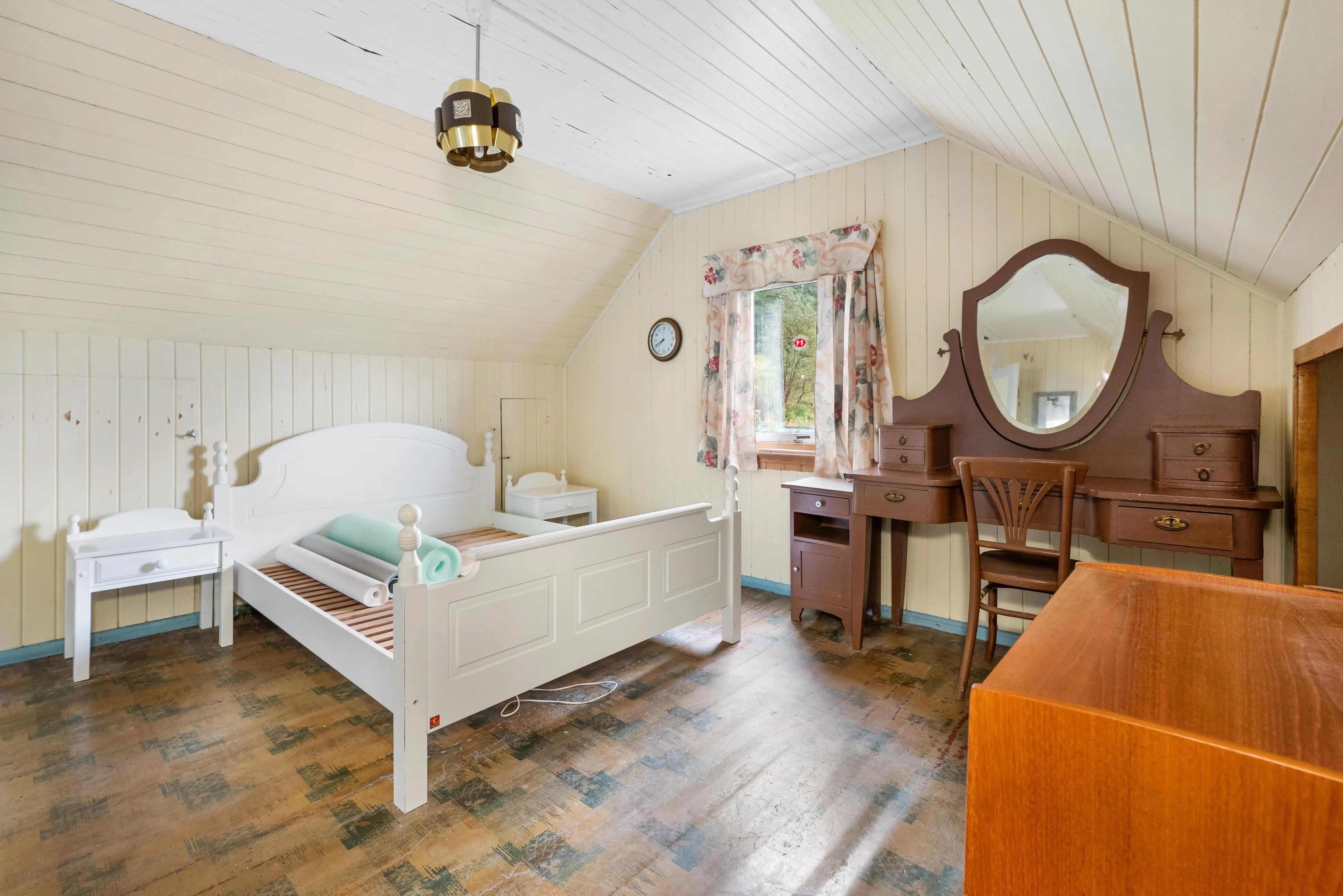 1936 Cabin in Dalsøyra with Restoration Potential and Wood Heating - View image 20 of 38