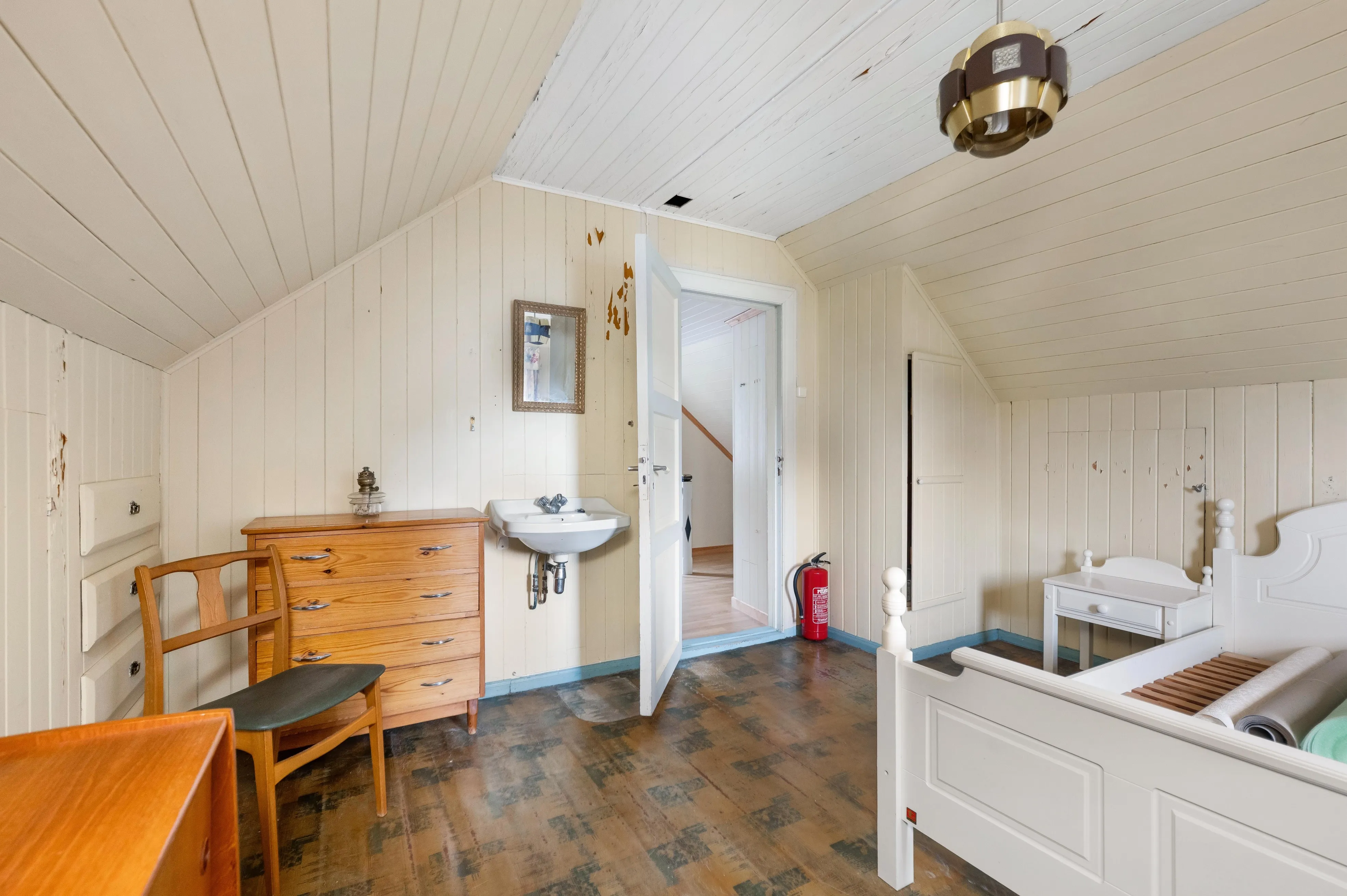 1936 Cabin in Dalsøyra with Restoration Potential and Wood Heating - View image 21 of 38