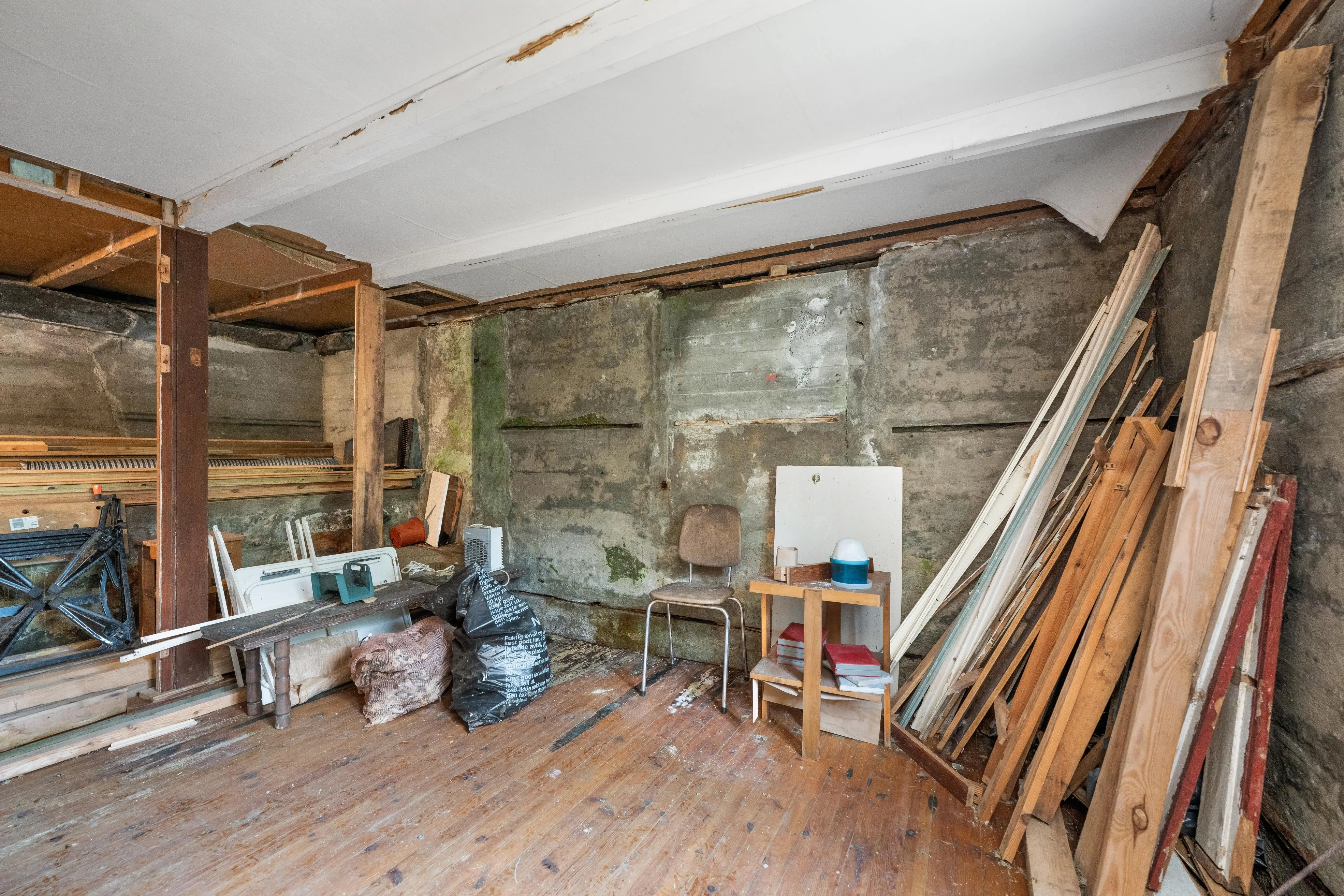 1936 Cabin in Dalsøyra with Restoration Potential and Wood Heating - View image 26 of 38