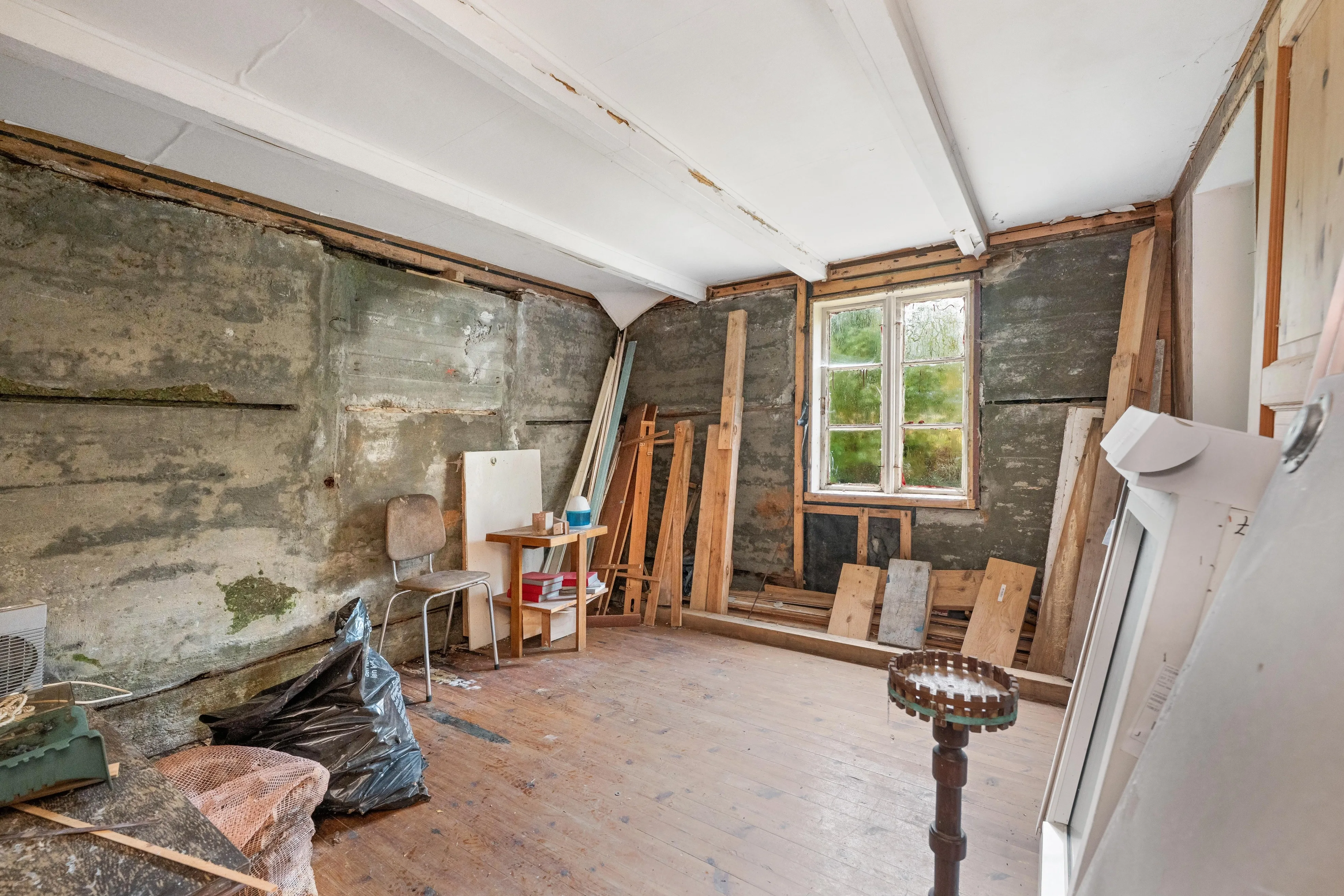 1936 Cabin in Dalsøyra with Restoration Potential and Wood Heating - View image 27 of 38