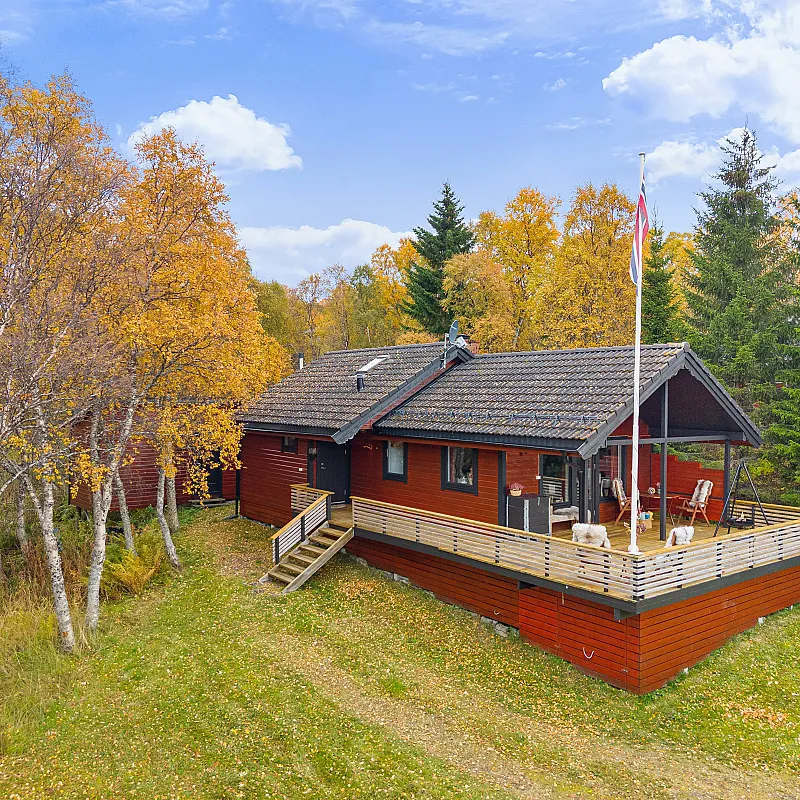 1990s Lakeside Cabin in Troms with Terrace and Parking