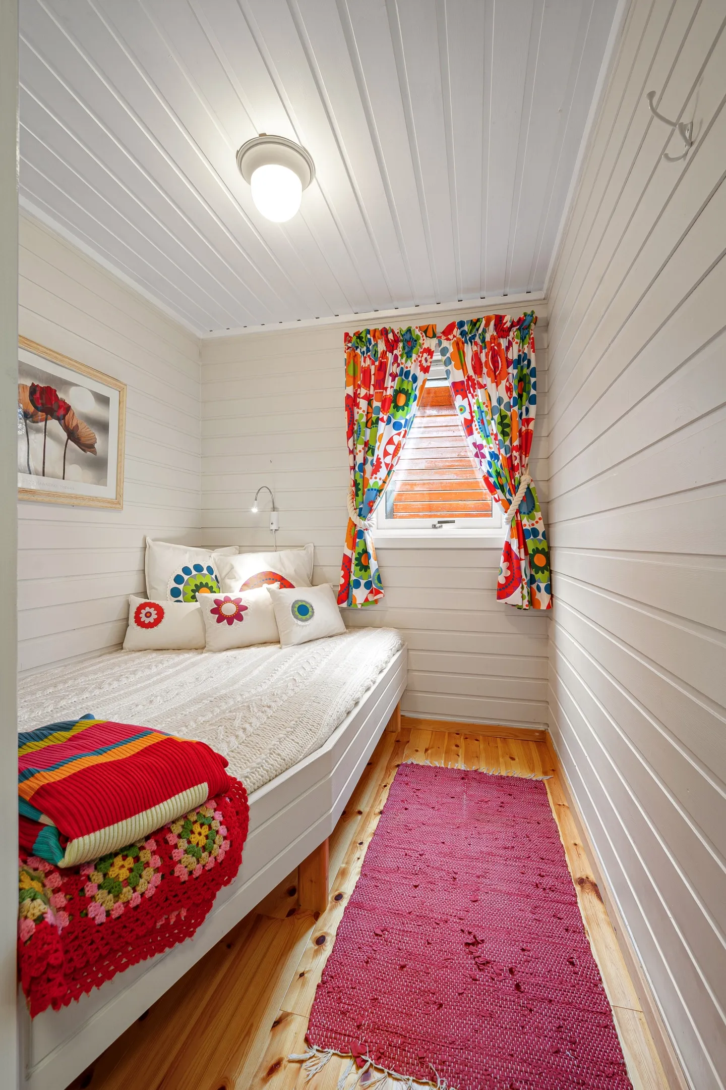 1990s Lakeside Cabin in Troms with Terrace and Parking - View image 20 of 46
