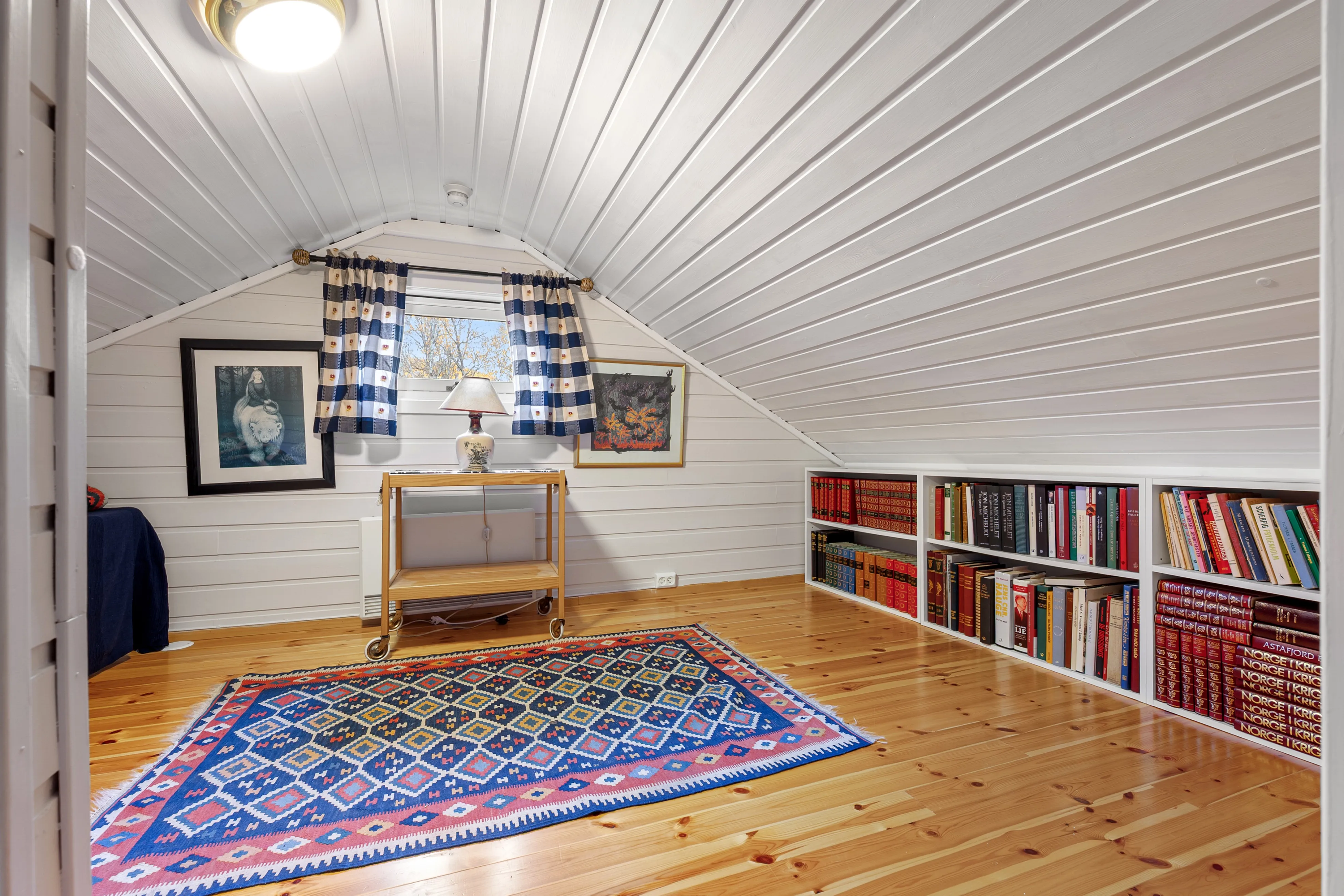 1990s Lakeside Cabin in Troms with Terrace and Parking - View image 26 of 46