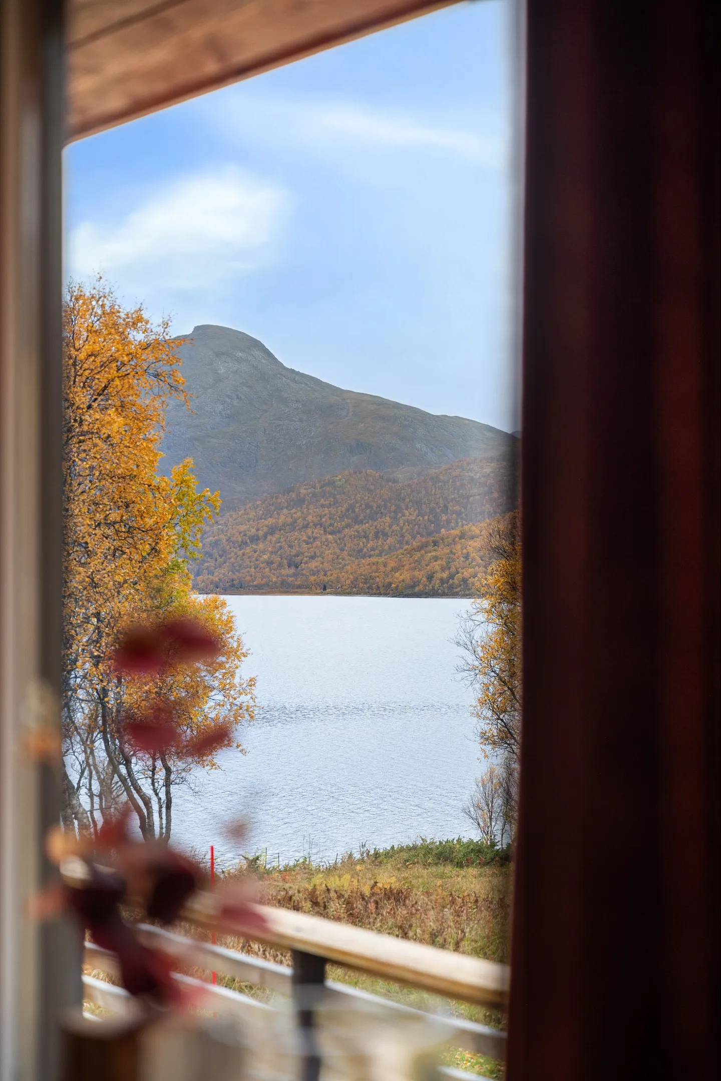 1990s Lakeside Cabin in Troms with Terrace and Parking - View image 28 of 46
