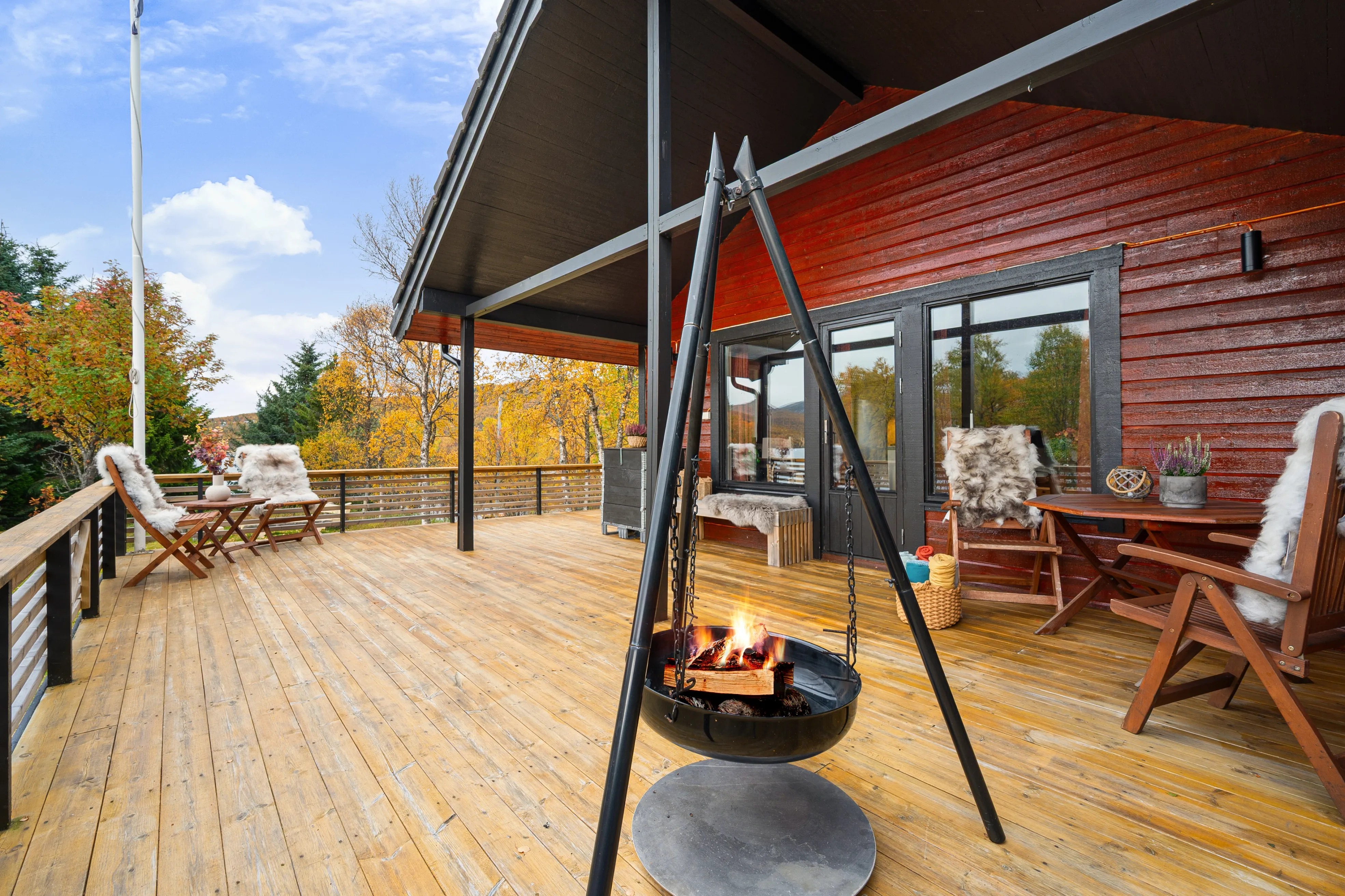 1990s Lakeside Cabin in Troms with Terrace and Parking - View image 29 of 46