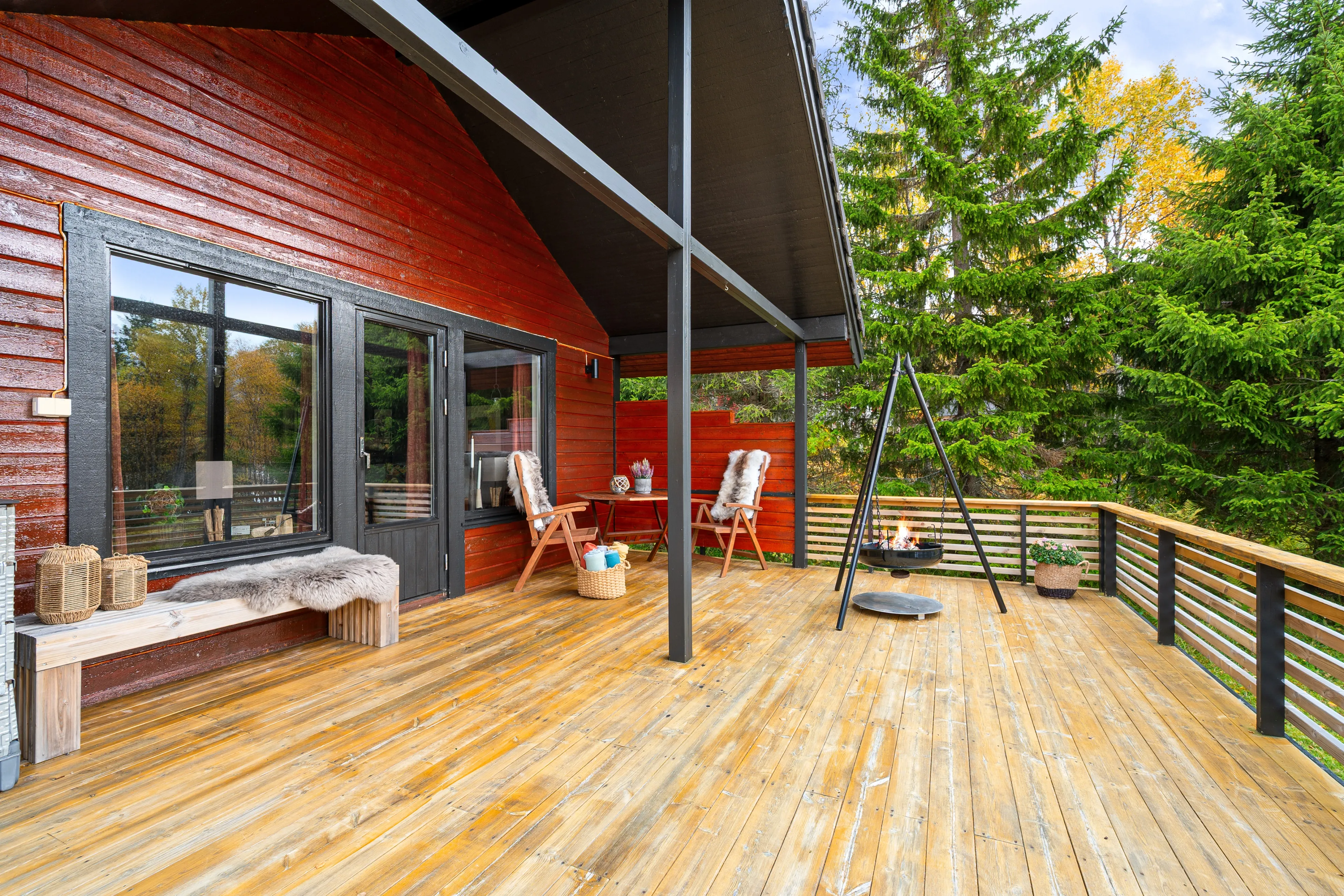 1990s Lakeside Cabin in Troms with Terrace and Parking - View image 30 of 46