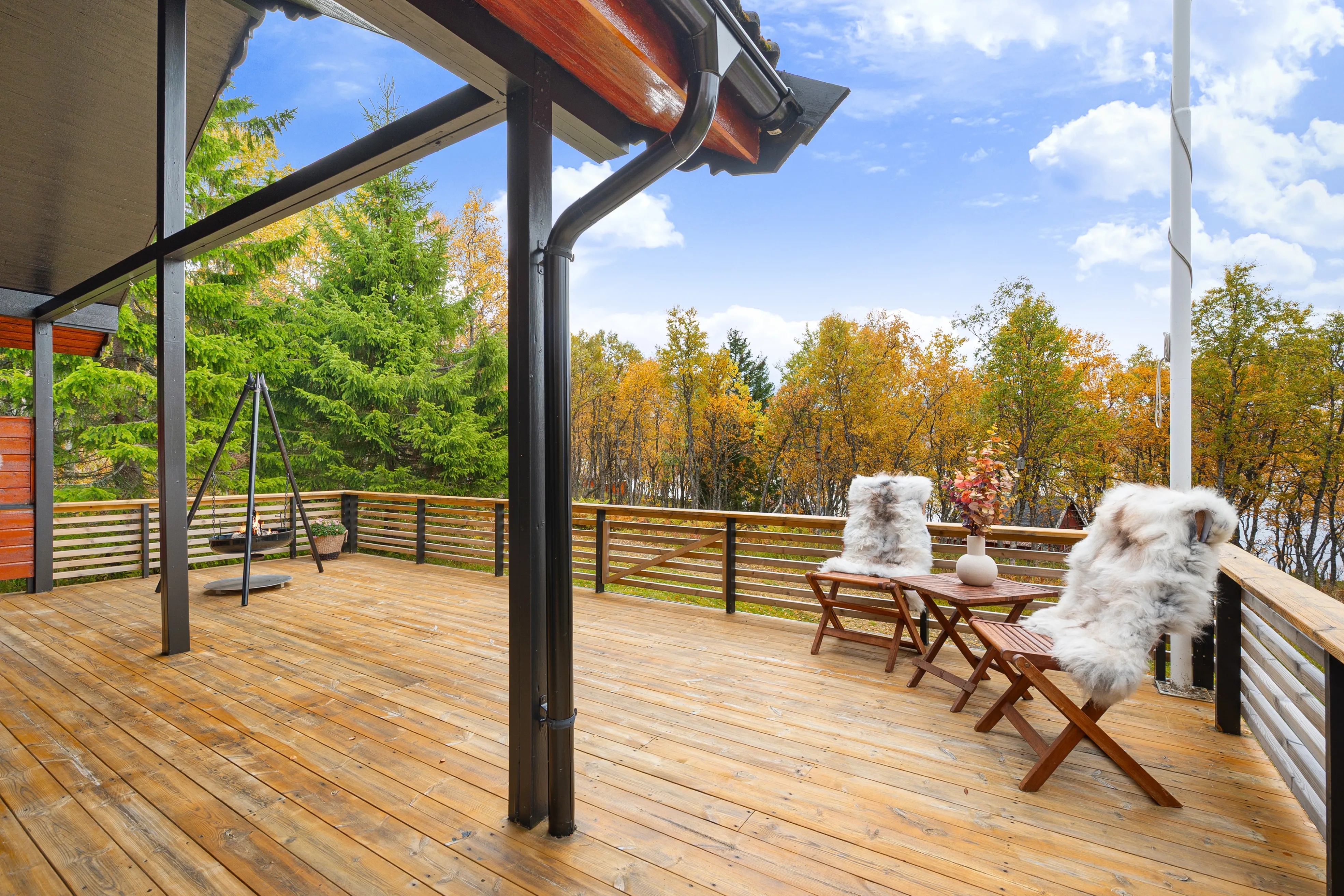 1990s Lakeside Cabin in Troms with Terrace and Parking - View image 32 of 46