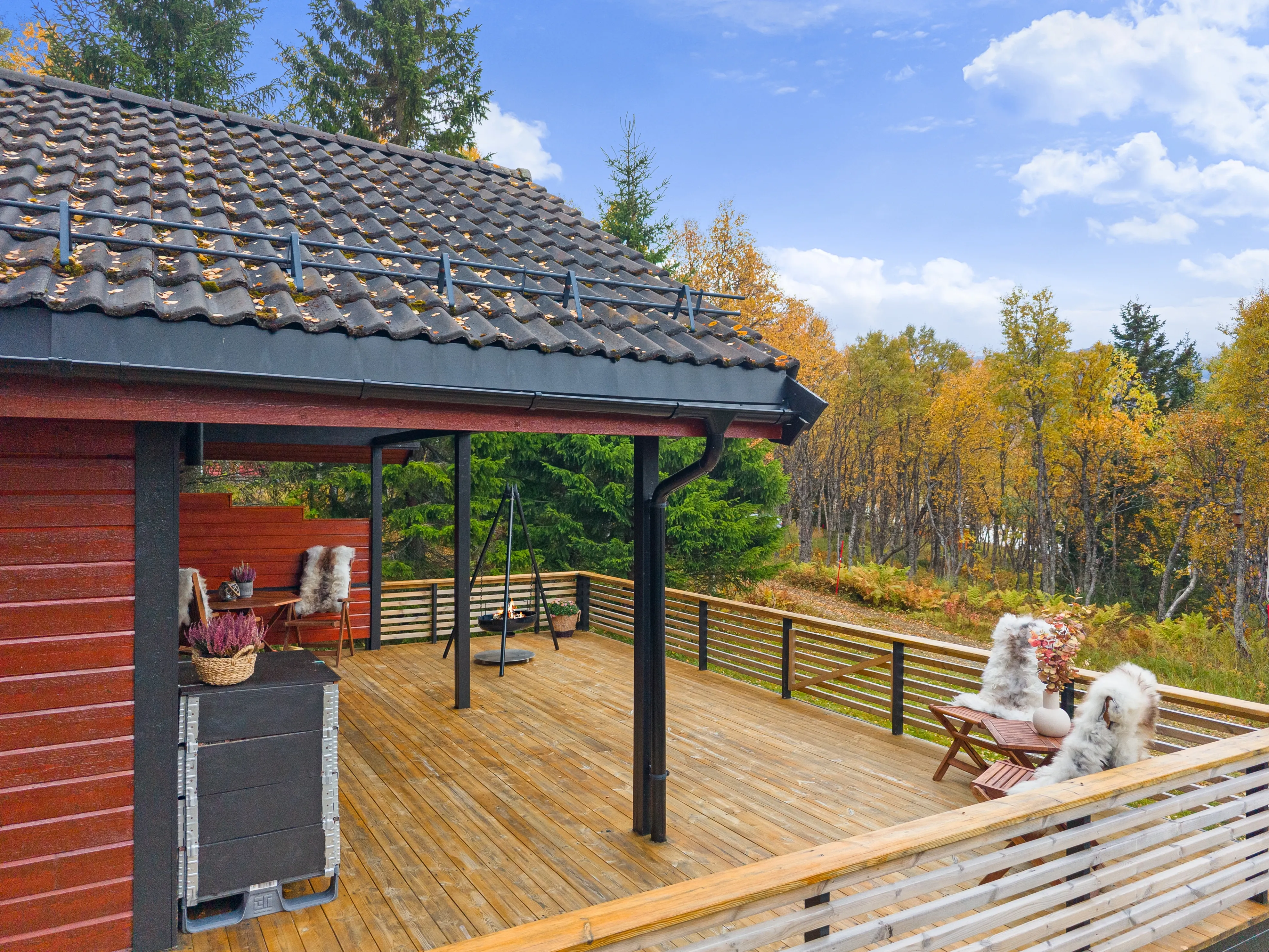 1990s Lakeside Cabin in Troms with Terrace and Parking - View image 34 of 46