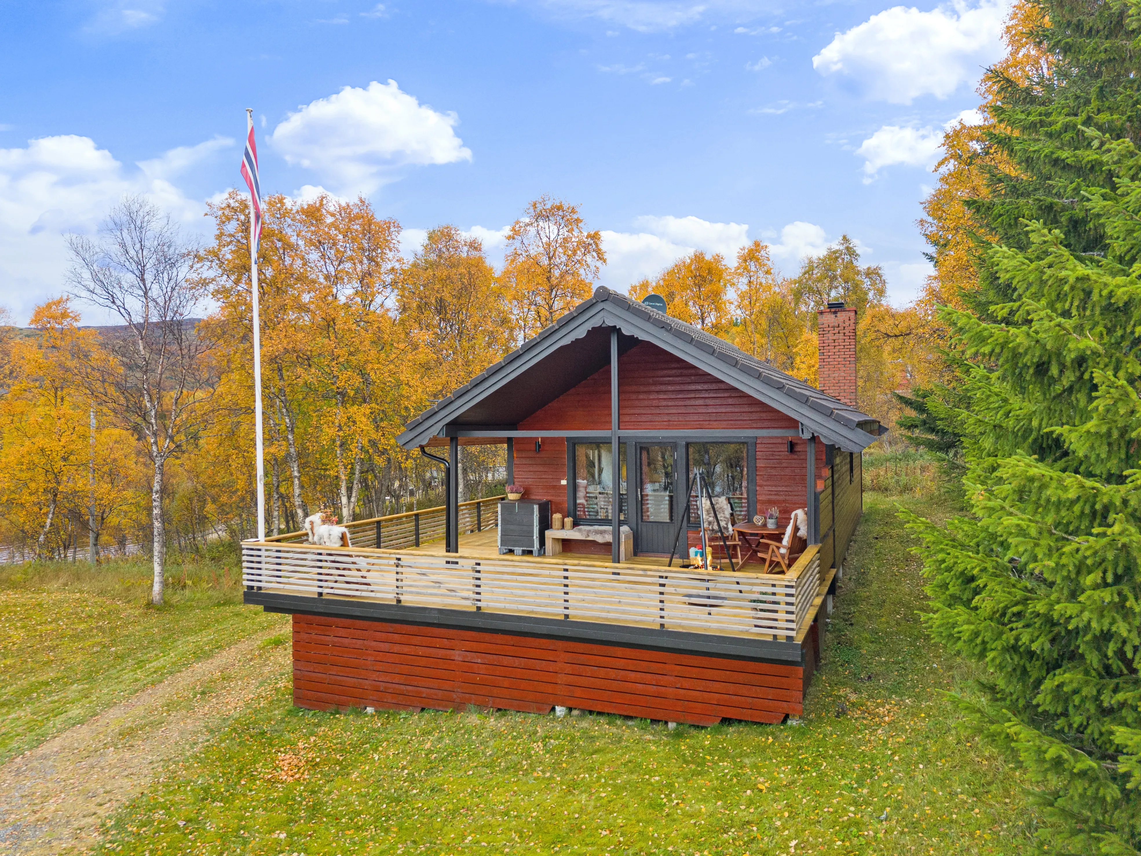 1990s Lakeside Cabin in Troms with Terrace and Parking - View image 37 of 46