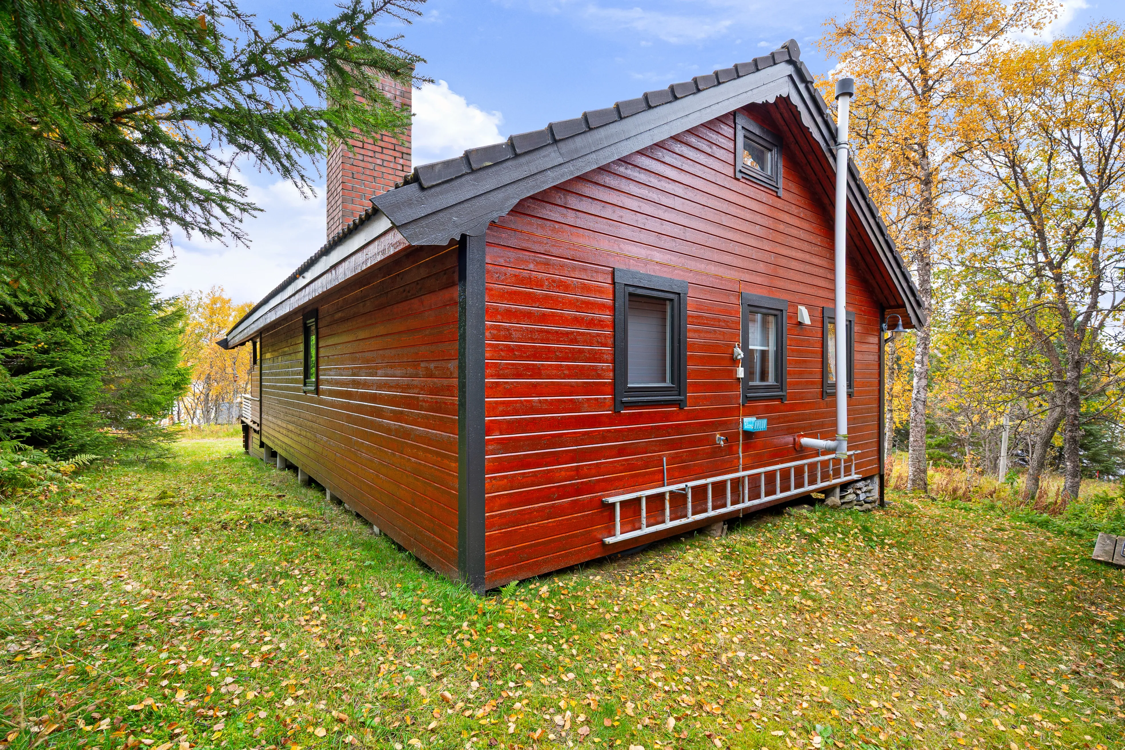 1990s Lakeside Cabin in Troms with Terrace and Parking - View image 40 of 46