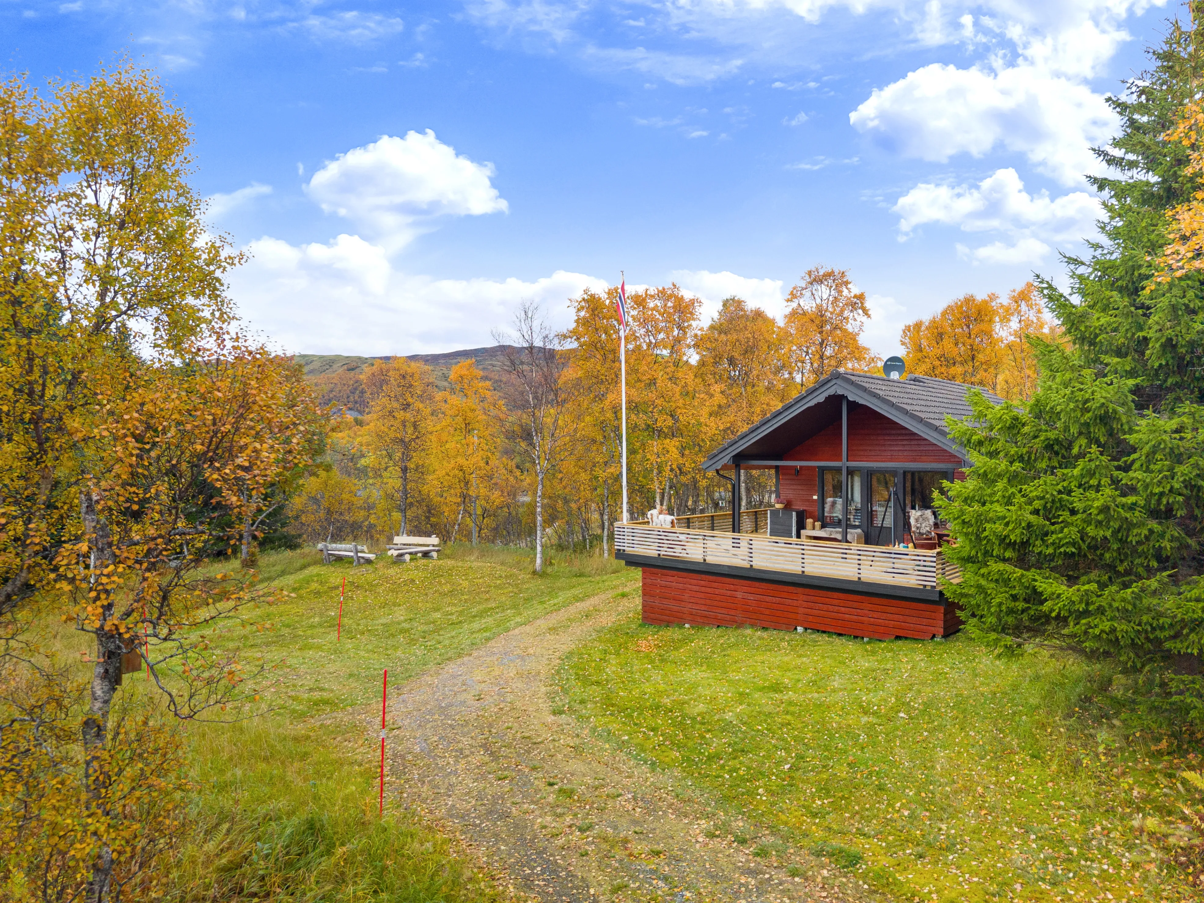 1990s Lakeside Cabin in Troms with Terrace and Parking - View image 42 of 46