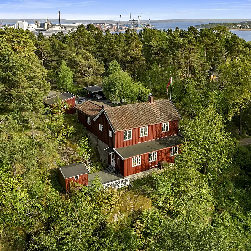 1950s Fredrikstad House with Expansive Garden and Terrace