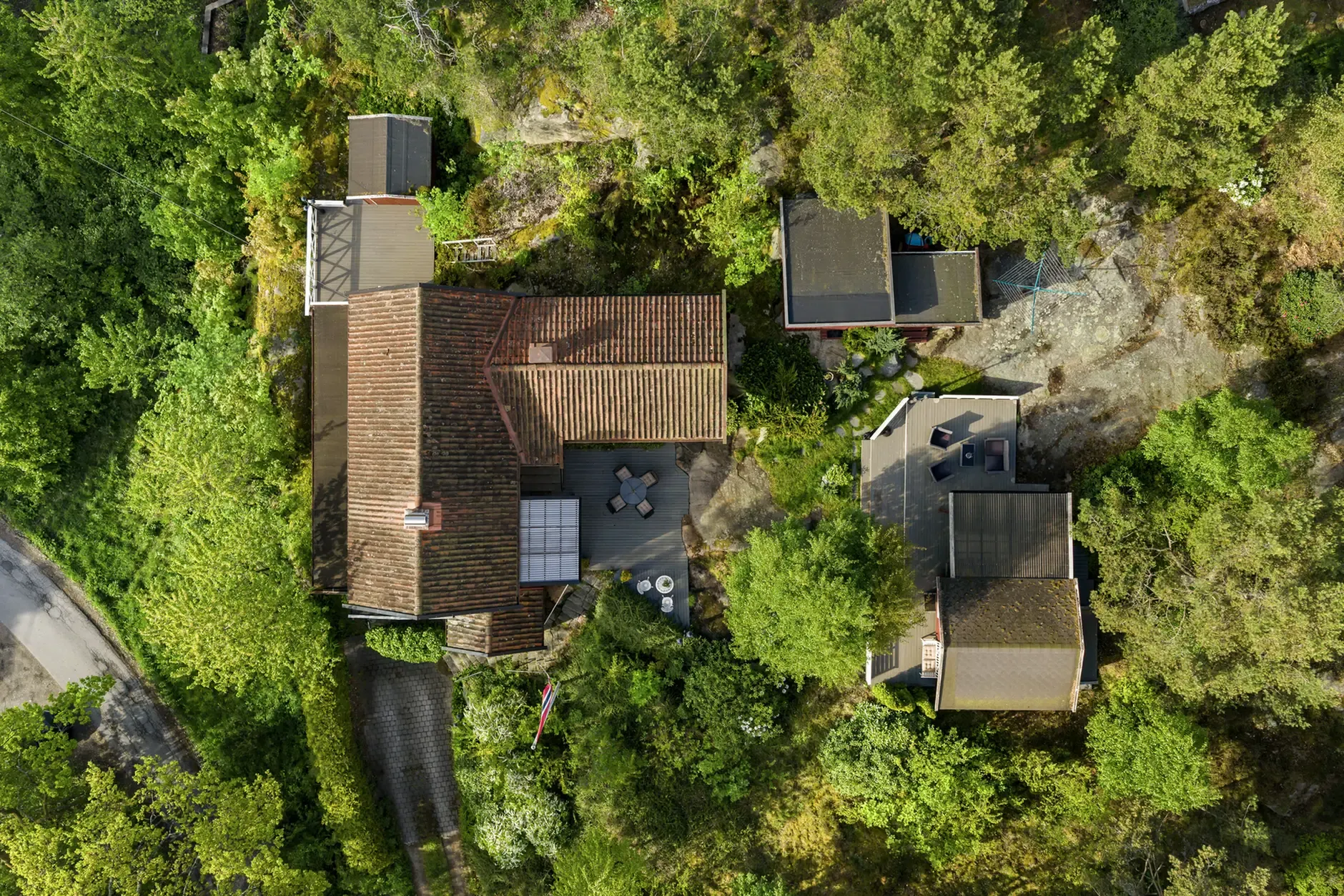 1950s Fredrikstad House with Expansive Garden and Terrace - Image 3