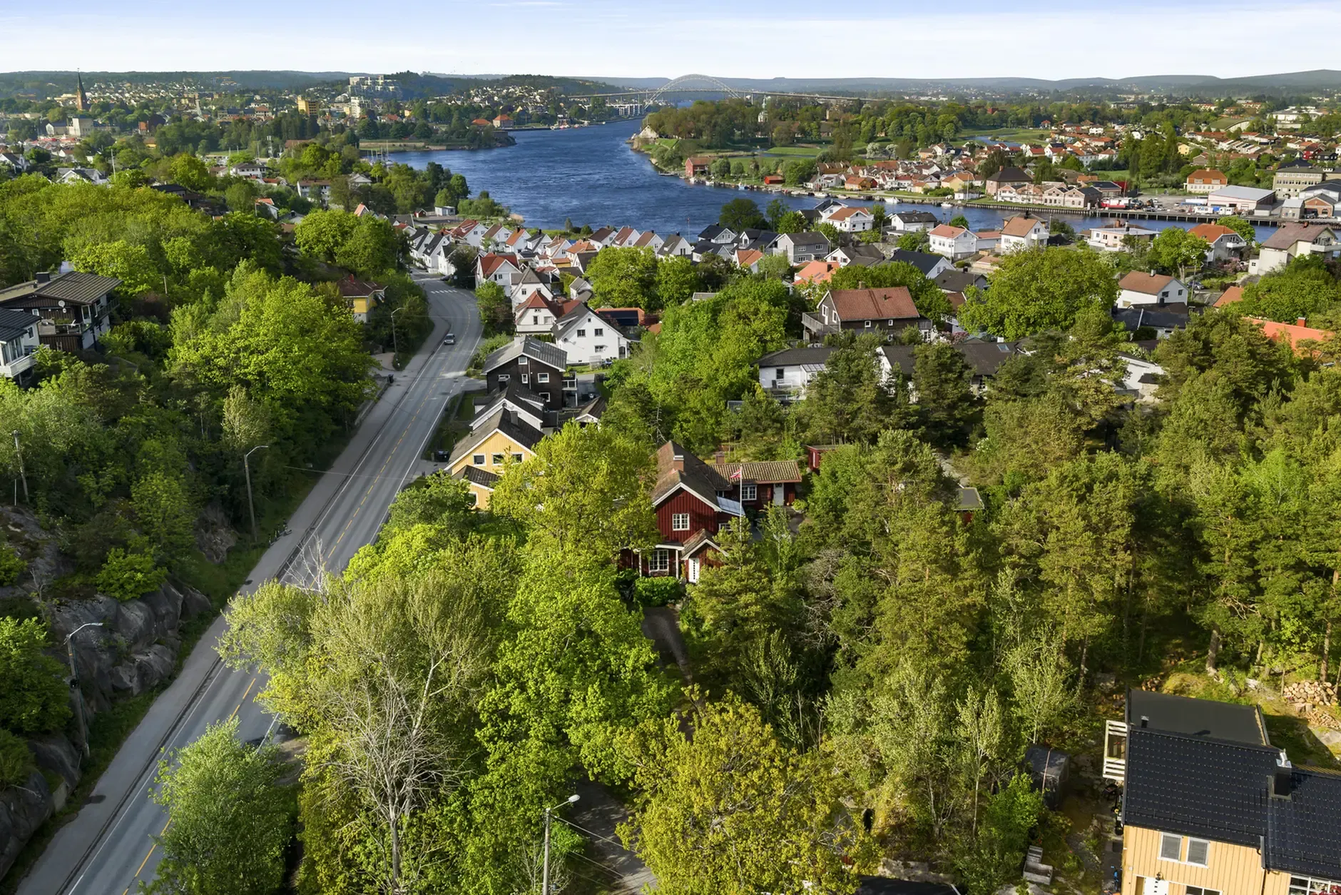1950s Fredrikstad House with Expansive Garden and Terrace - Image 4