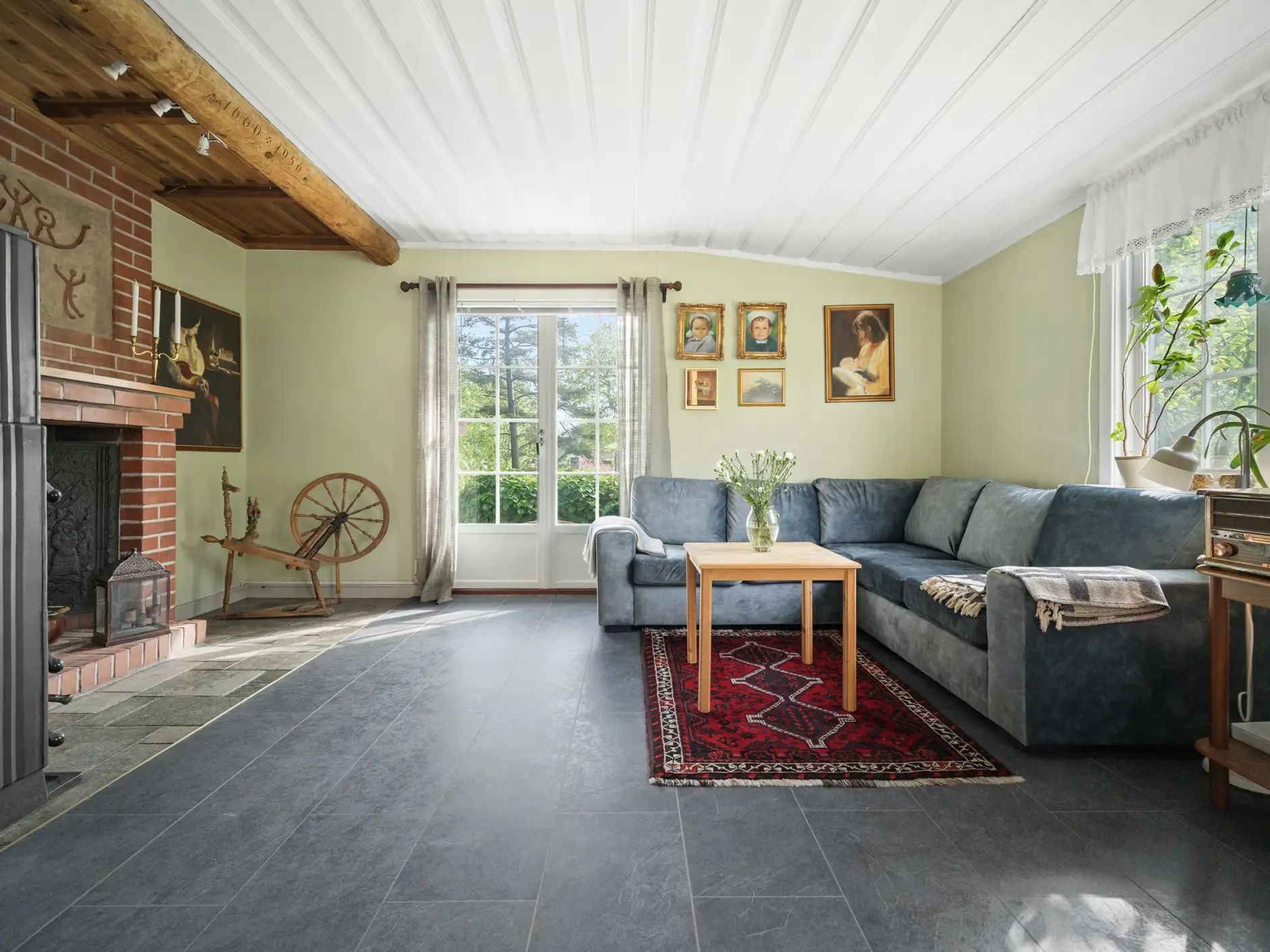 1950s Fredrikstad House with Expansive Garden and Terrace - View image 7 of 51