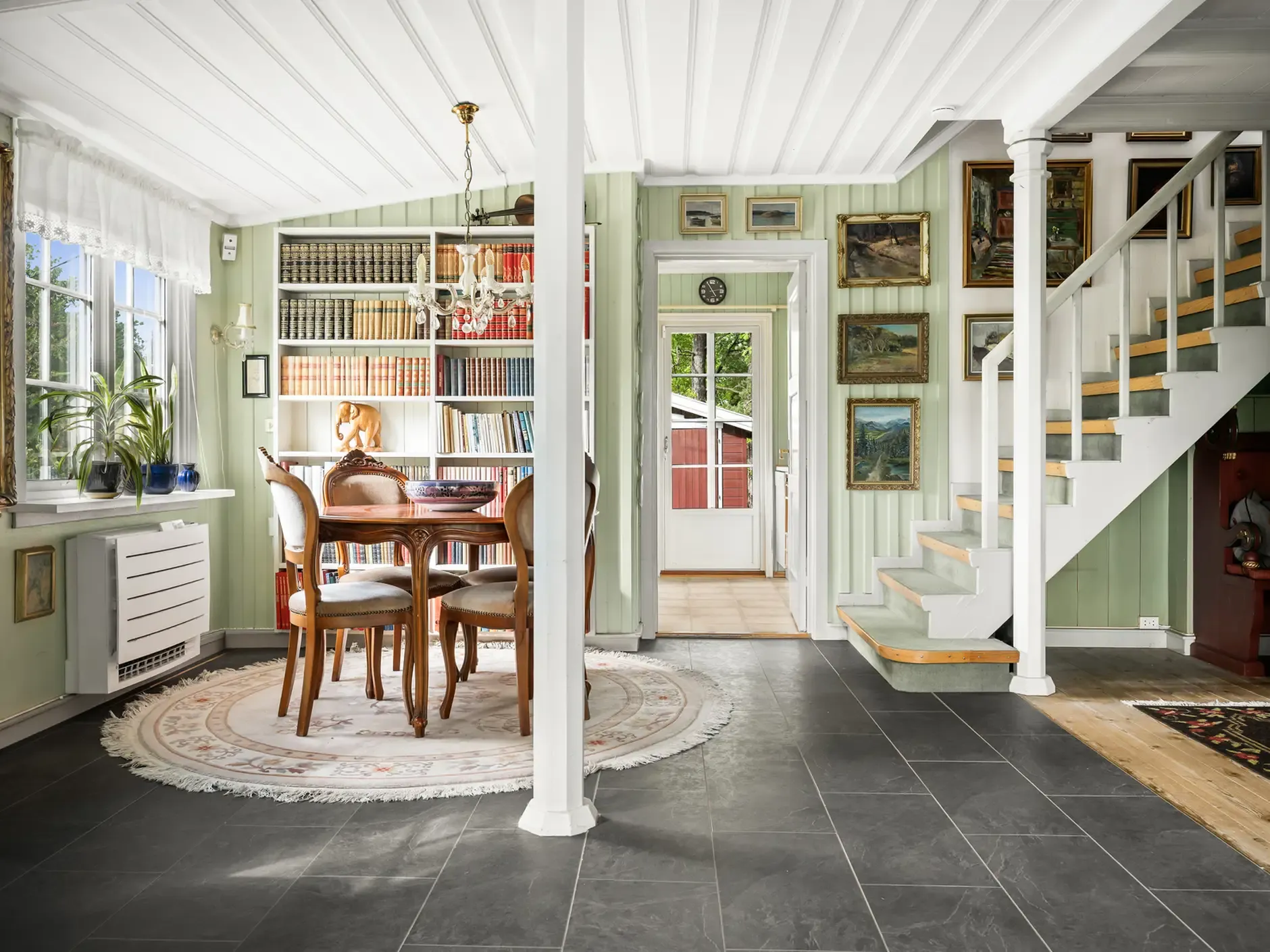 1950s Fredrikstad House with Expansive Garden and Terrace - View image 11 of 51