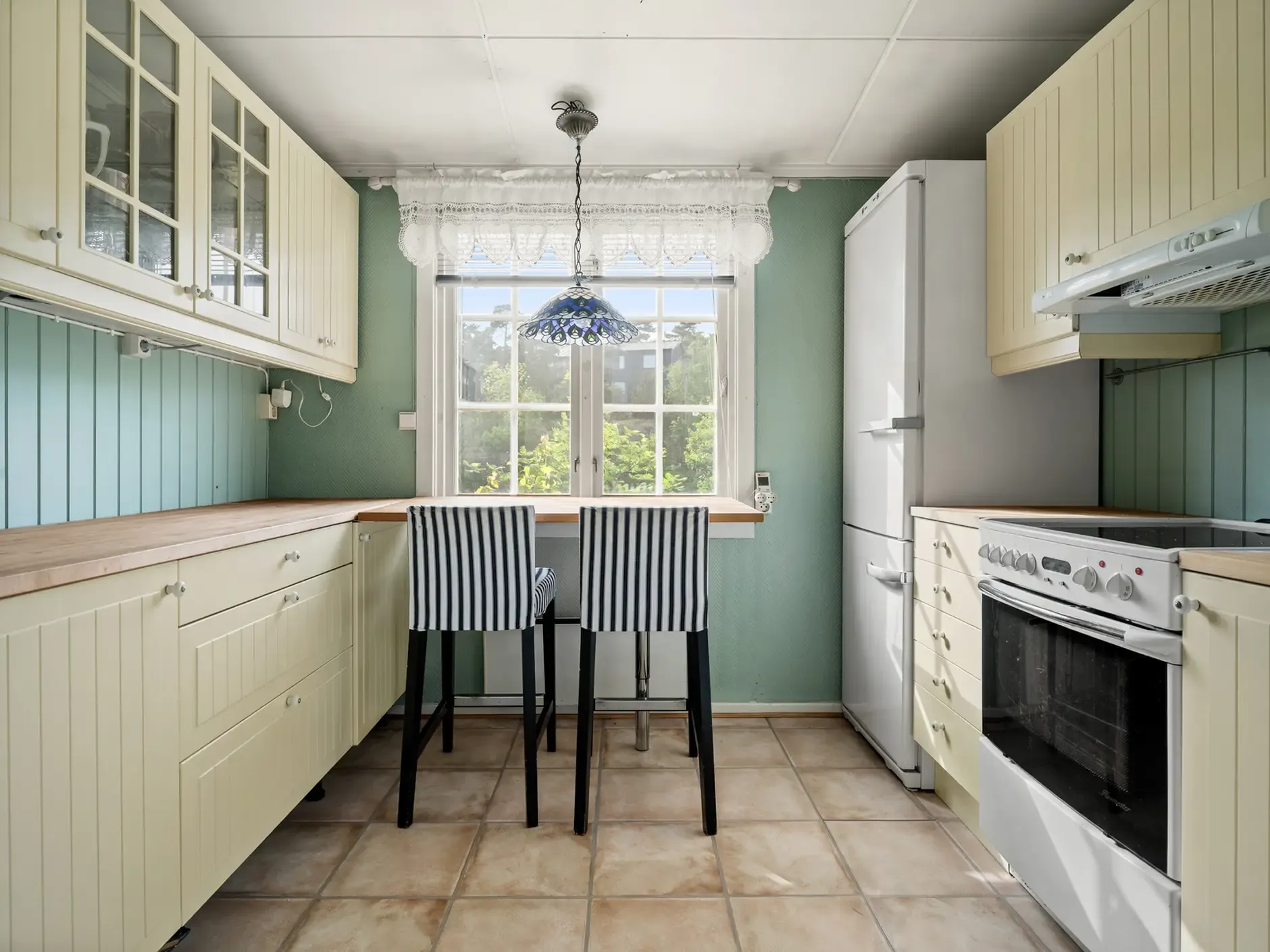 1950s Fredrikstad House with Expansive Garden and Terrace - View image 13 of 51