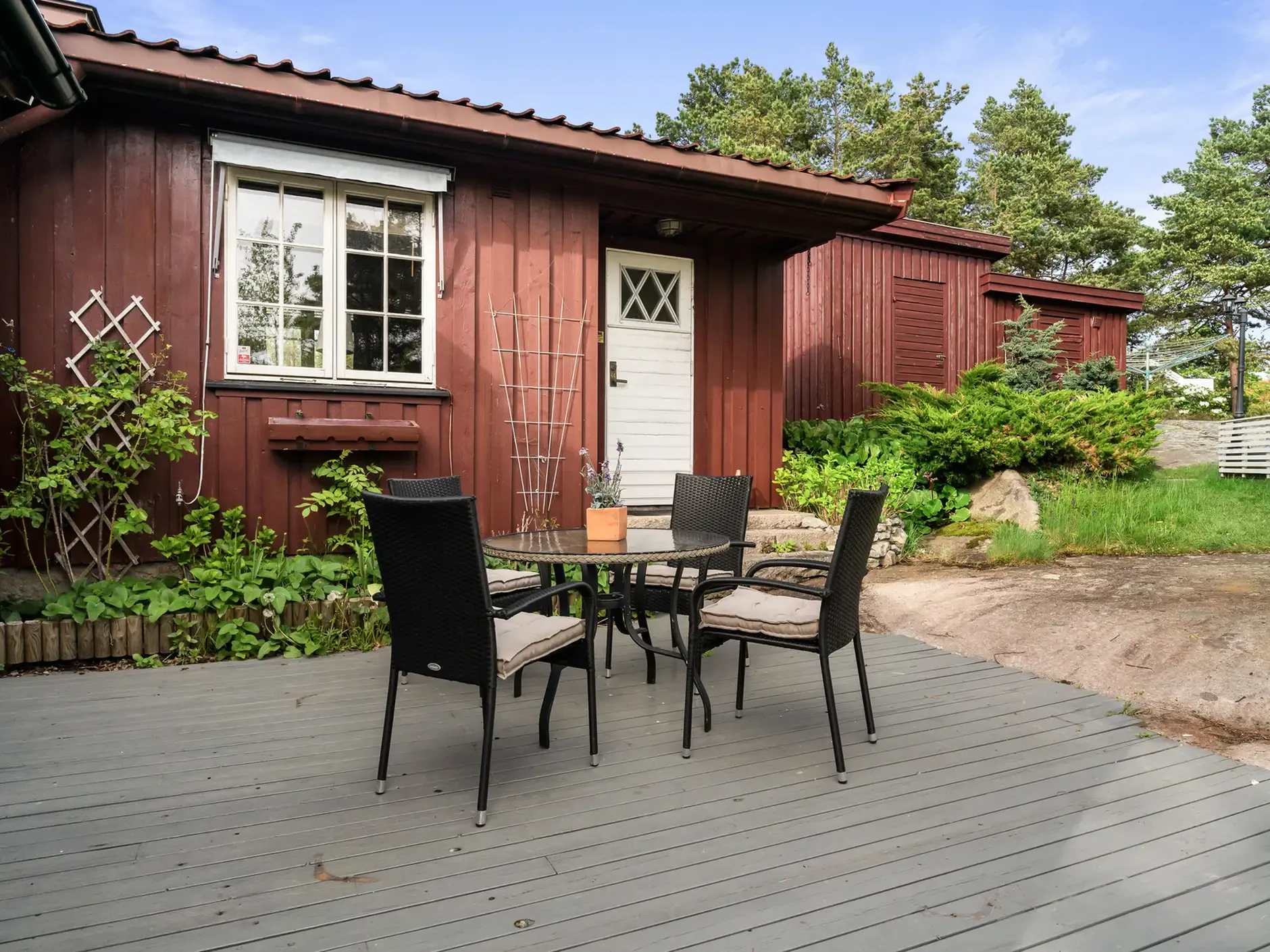 1950s Fredrikstad House with Expansive Garden and Terrace - View image 37 of 51