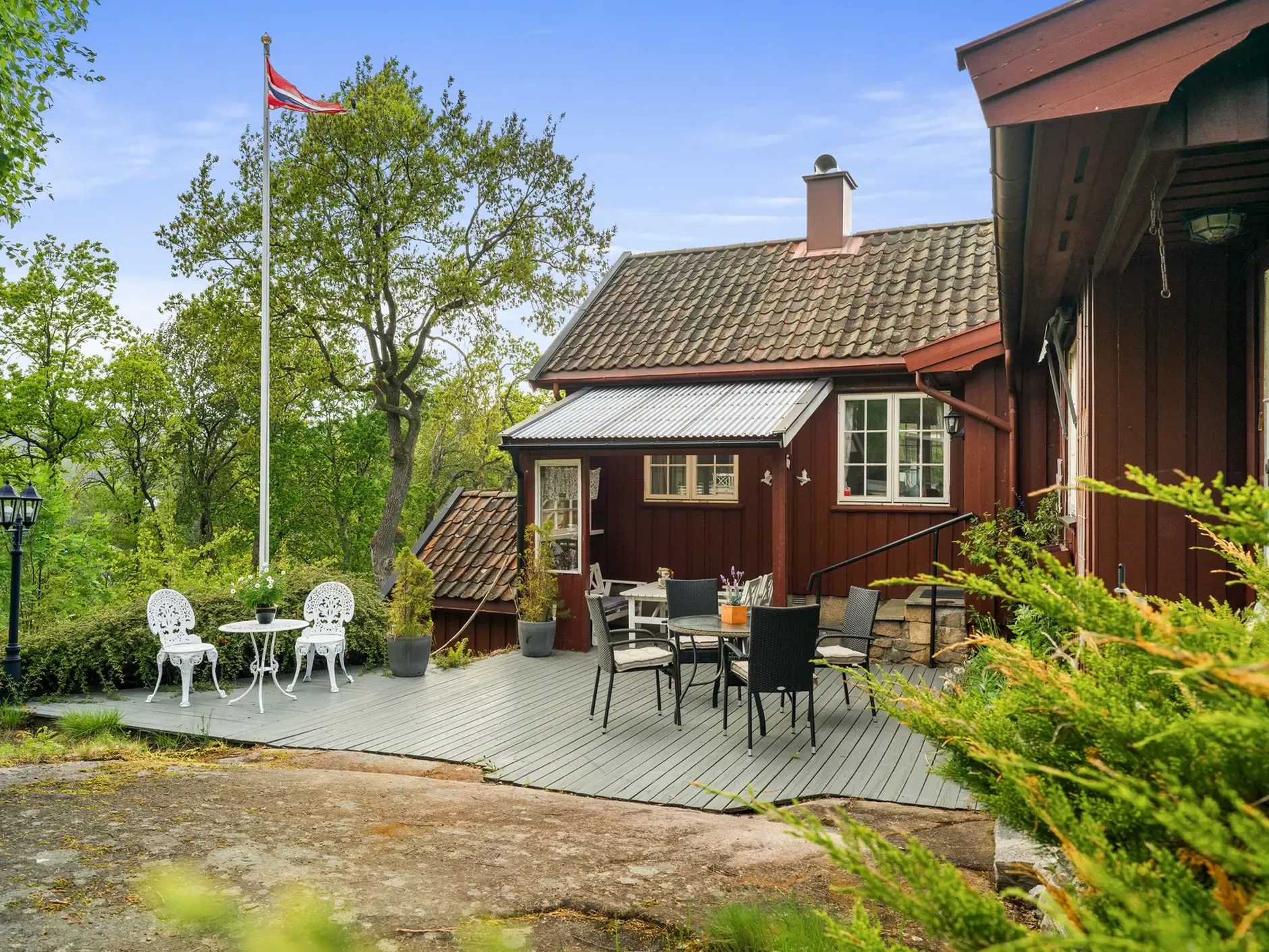 1950s Fredrikstad House with Expansive Garden and Terrace - View image 38 of 51