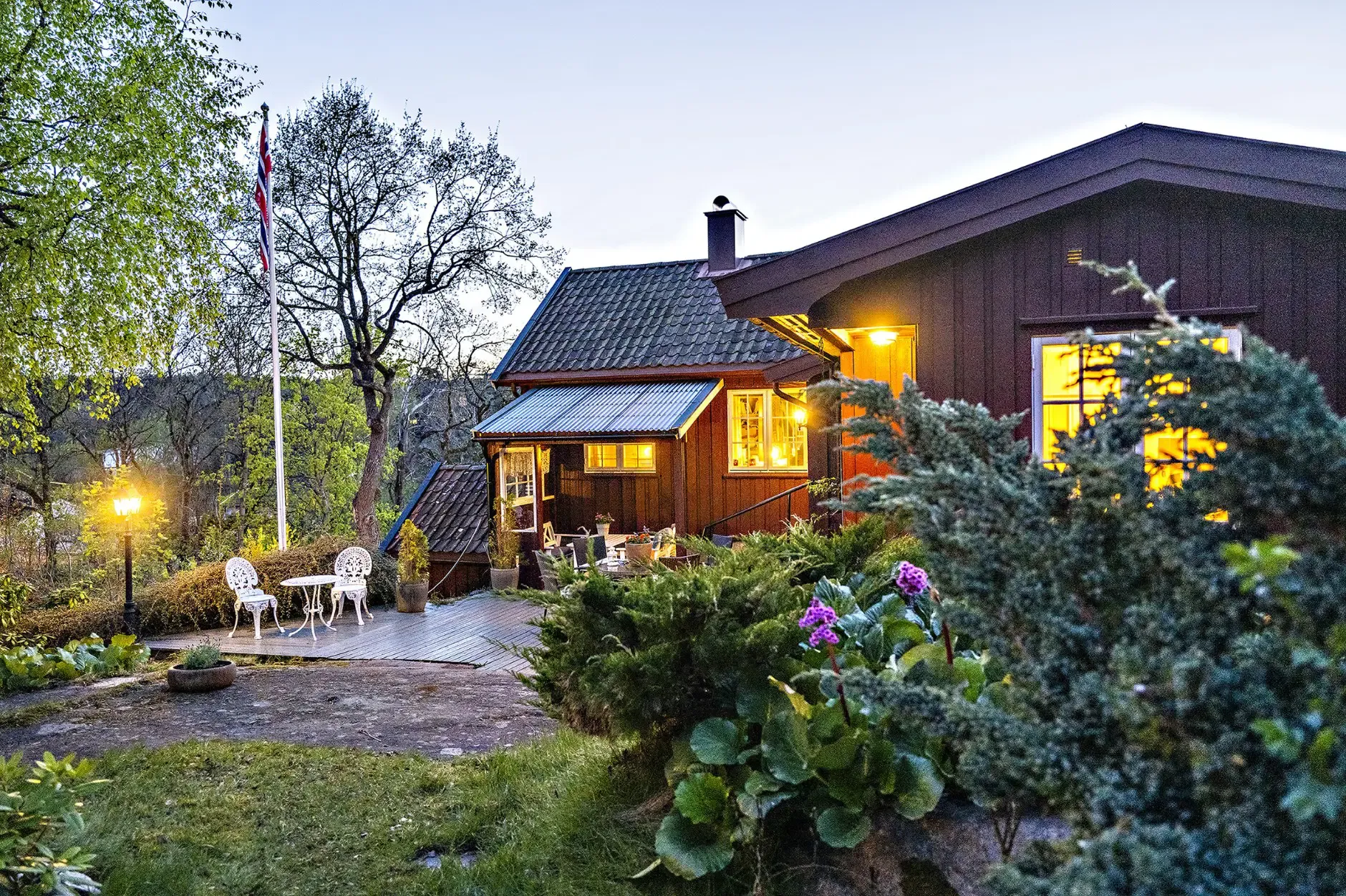 1950s Fredrikstad House with Expansive Garden and Terrace - View image 39 of 51
