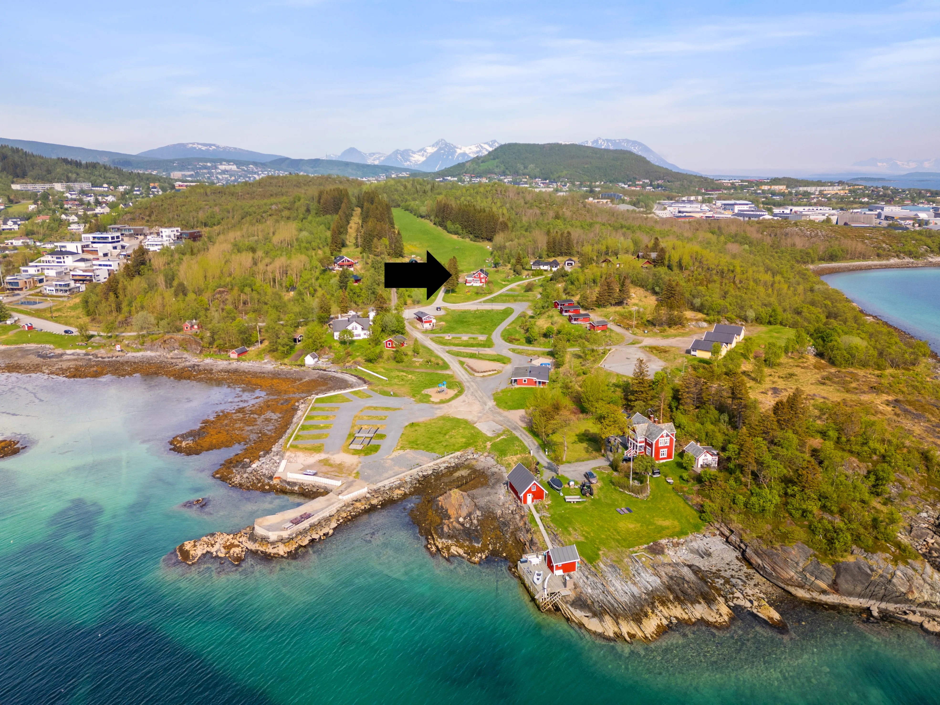 1910 Harstad House with Sea Views, Modern Kitchen and Spacious Grounds - Image 2