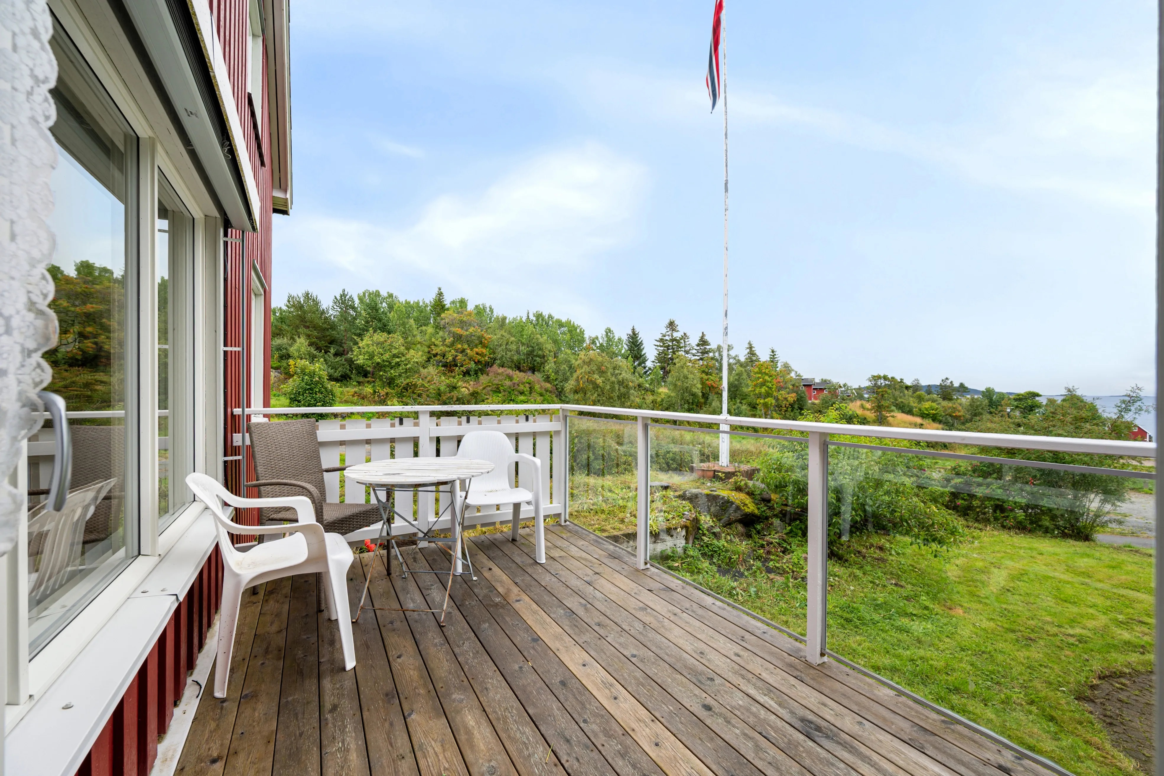 1910 Harstad House with Sea Views, Modern Kitchen and Spacious Grounds - Image 3
