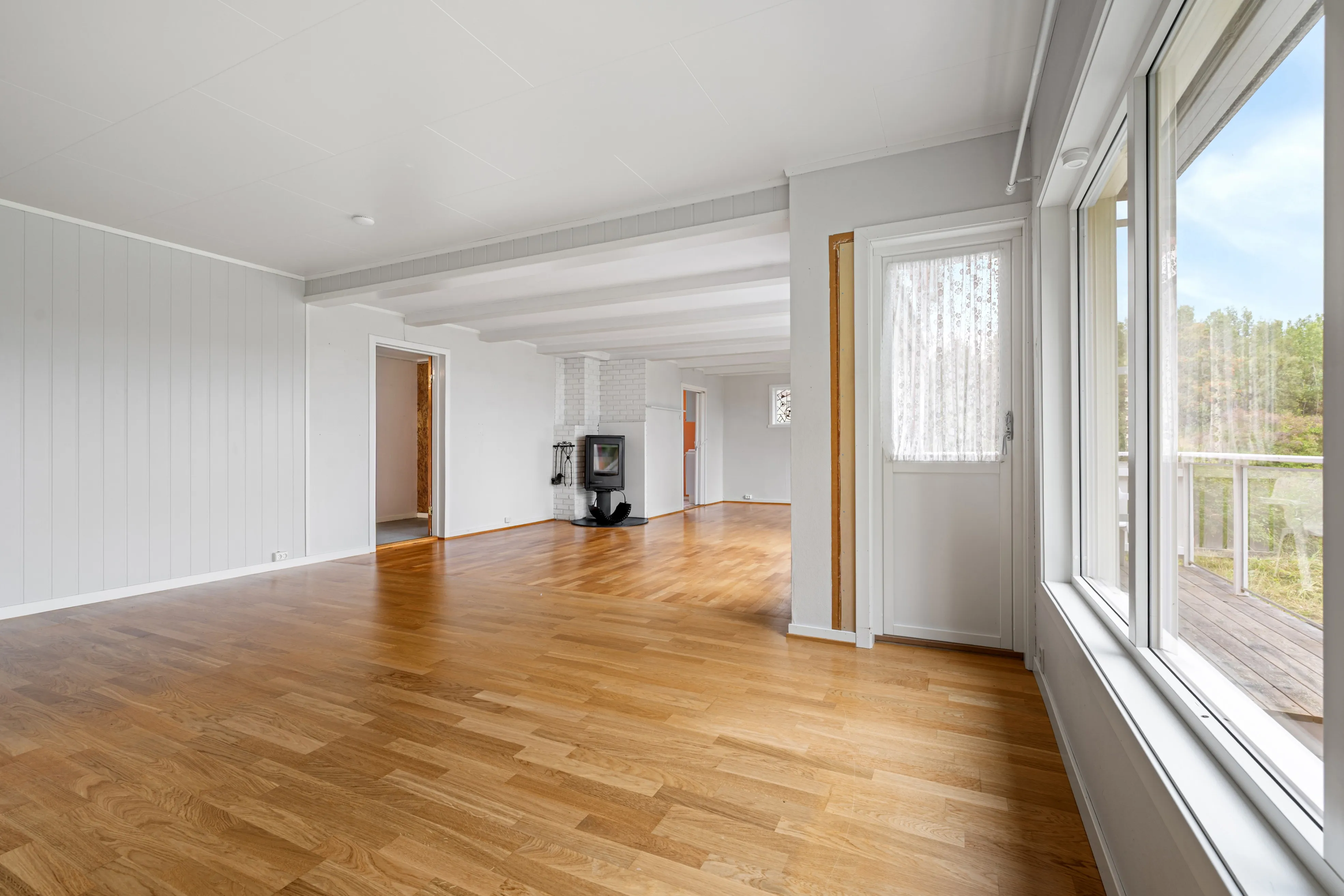 1910 Harstad House with Sea Views, Modern Kitchen and Spacious Grounds - View image 9 of 44