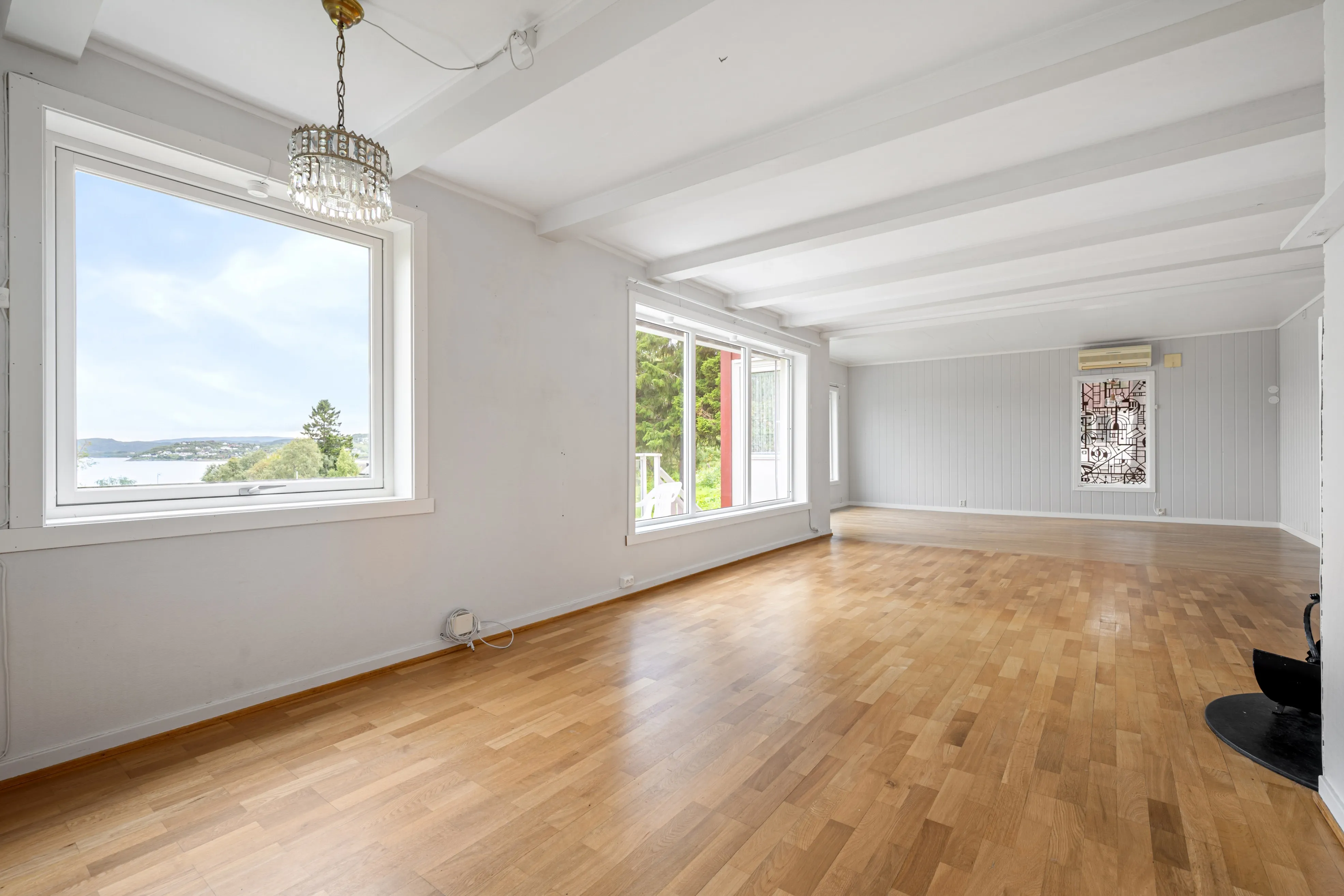 1910 Harstad House with Sea Views, Modern Kitchen and Spacious Grounds - View image 10 of 44