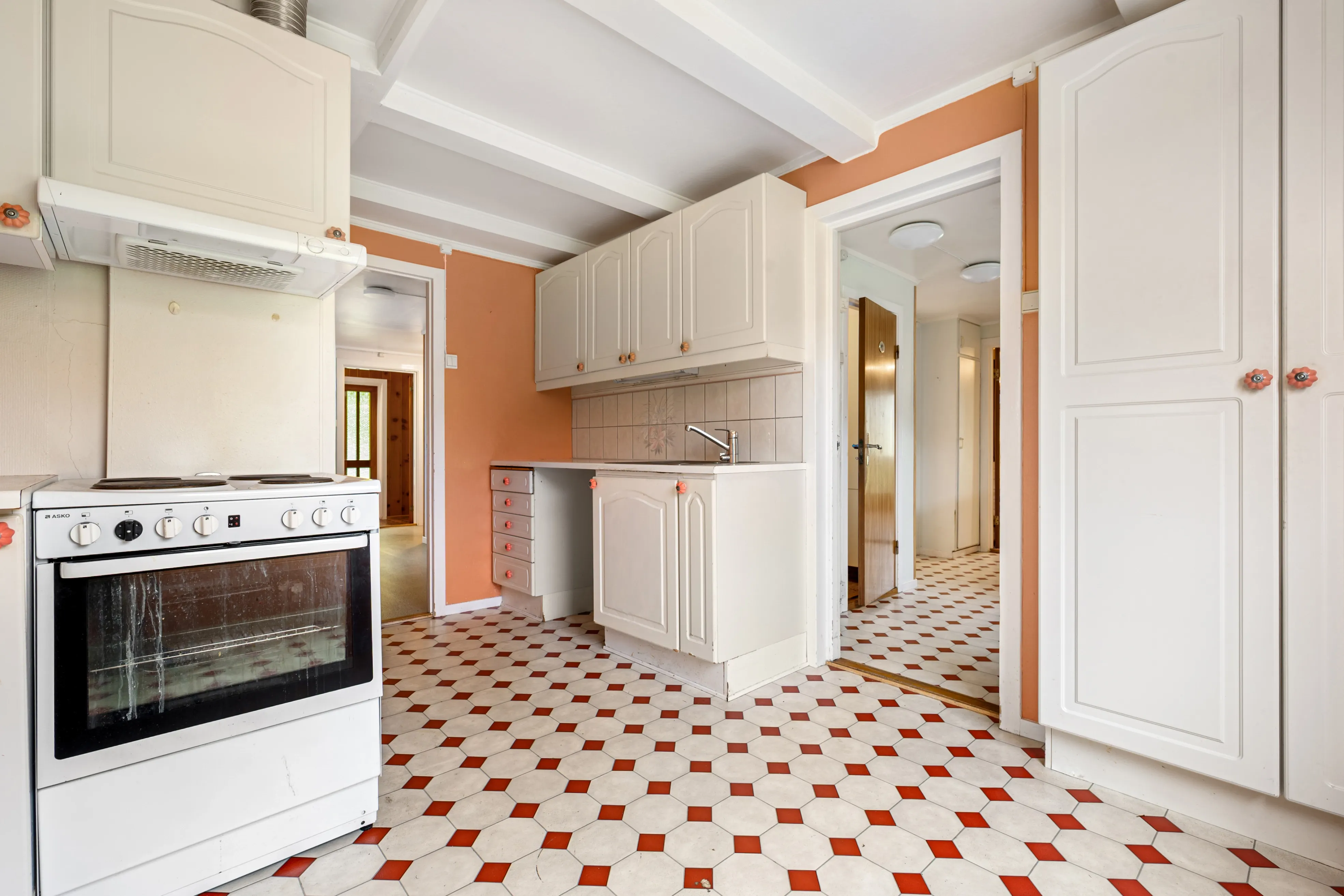 1910 Harstad House with Sea Views, Modern Kitchen and Spacious Grounds - View image 12 of 44