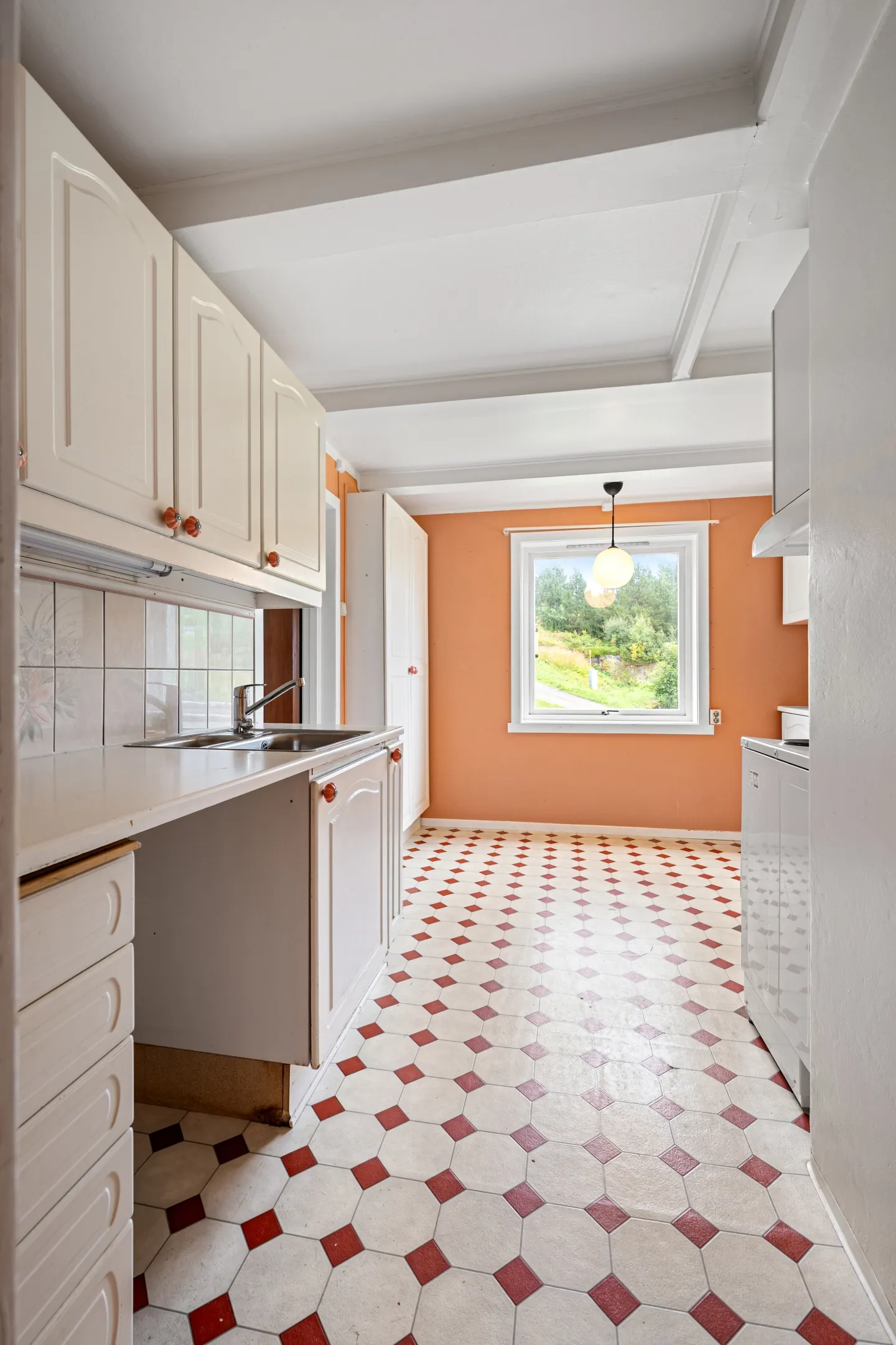 1910 Harstad House with Sea Views, Modern Kitchen and Spacious Grounds - View image 13 of 44