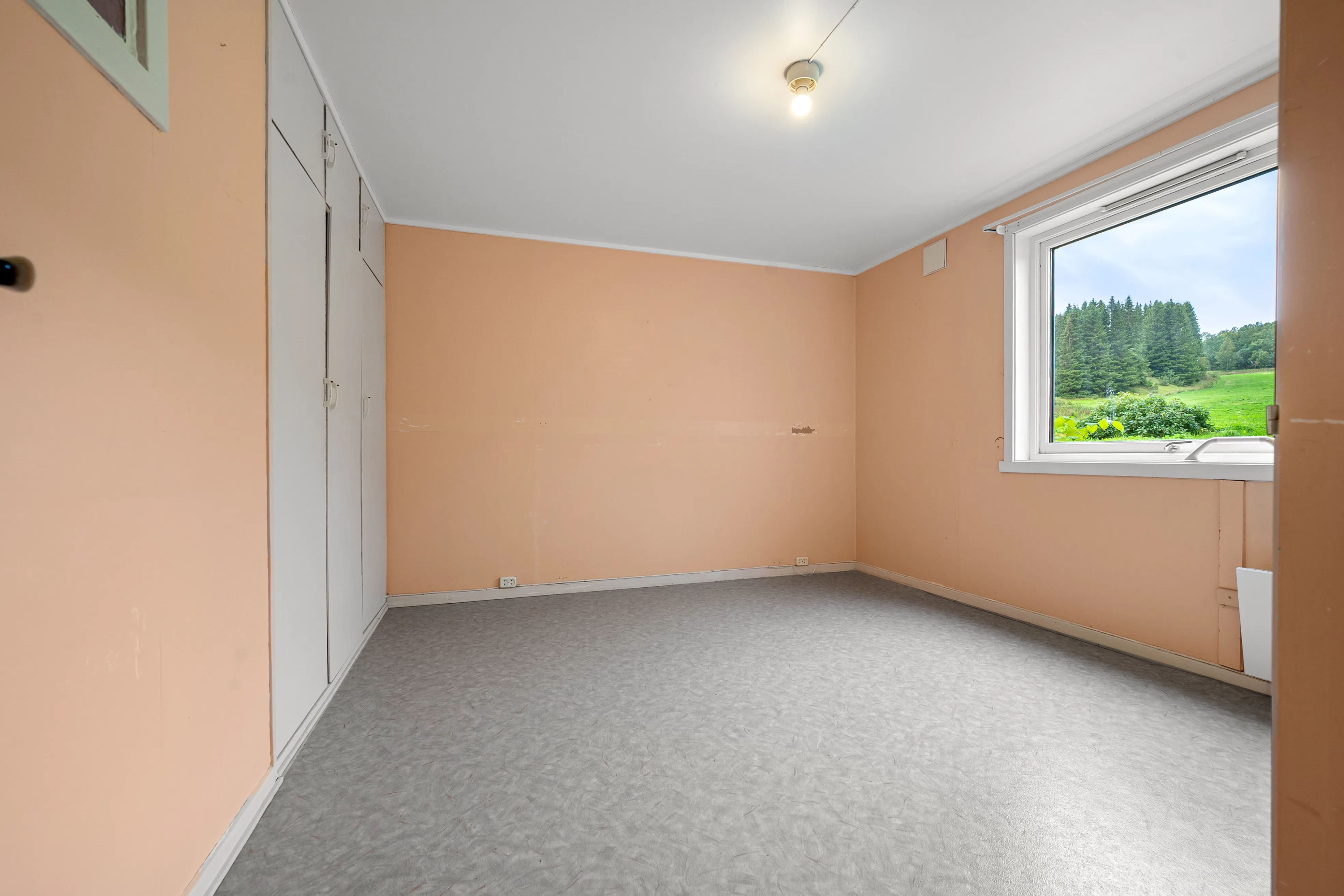 1910 Harstad House with Sea Views, Modern Kitchen and Spacious Grounds - View image 17 of 44